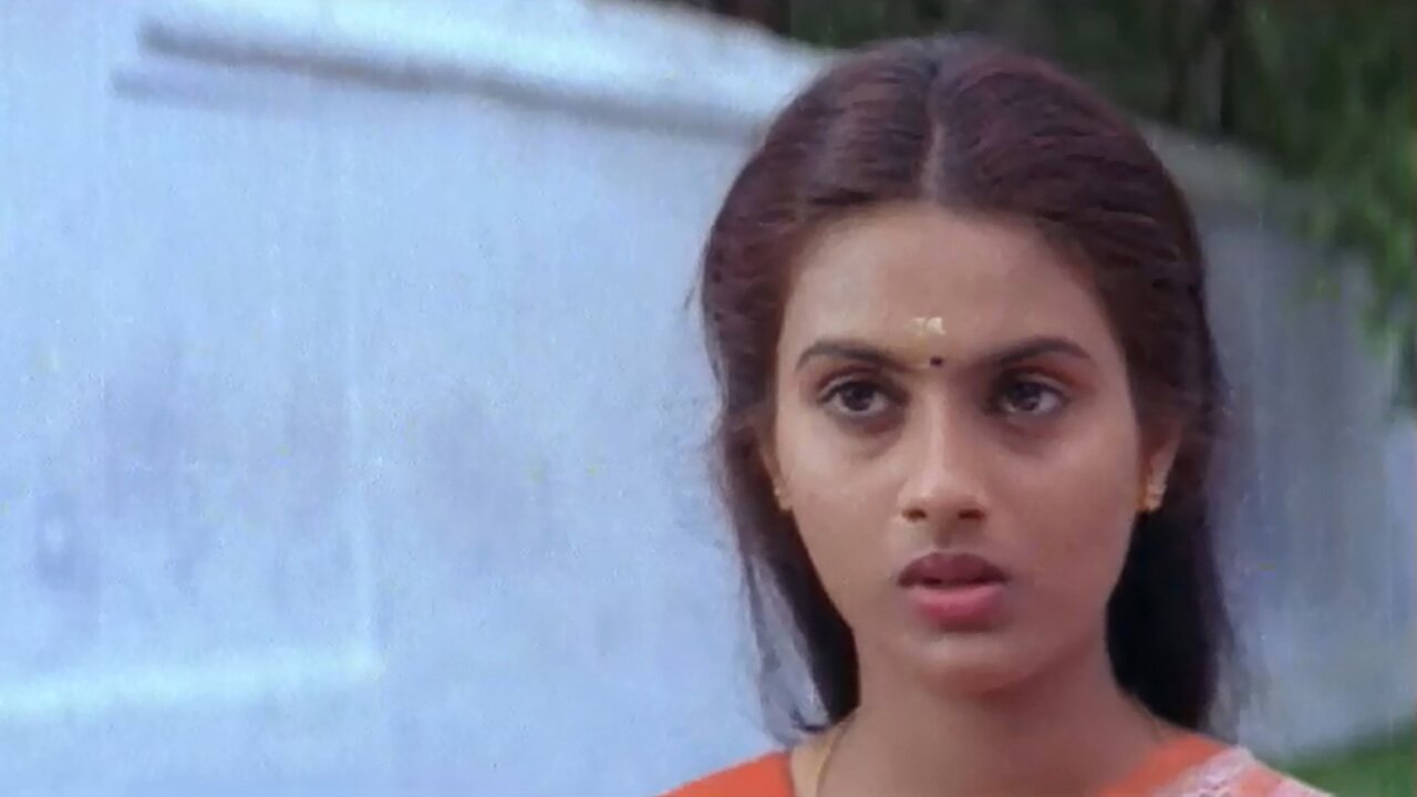 Kilukil Pambaram Online