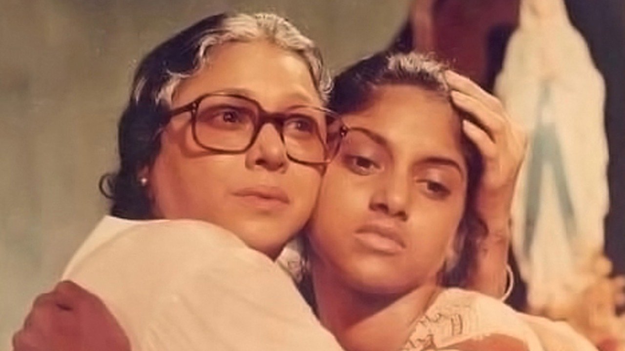 Nokketha Doorathu Kannum Nattu Online