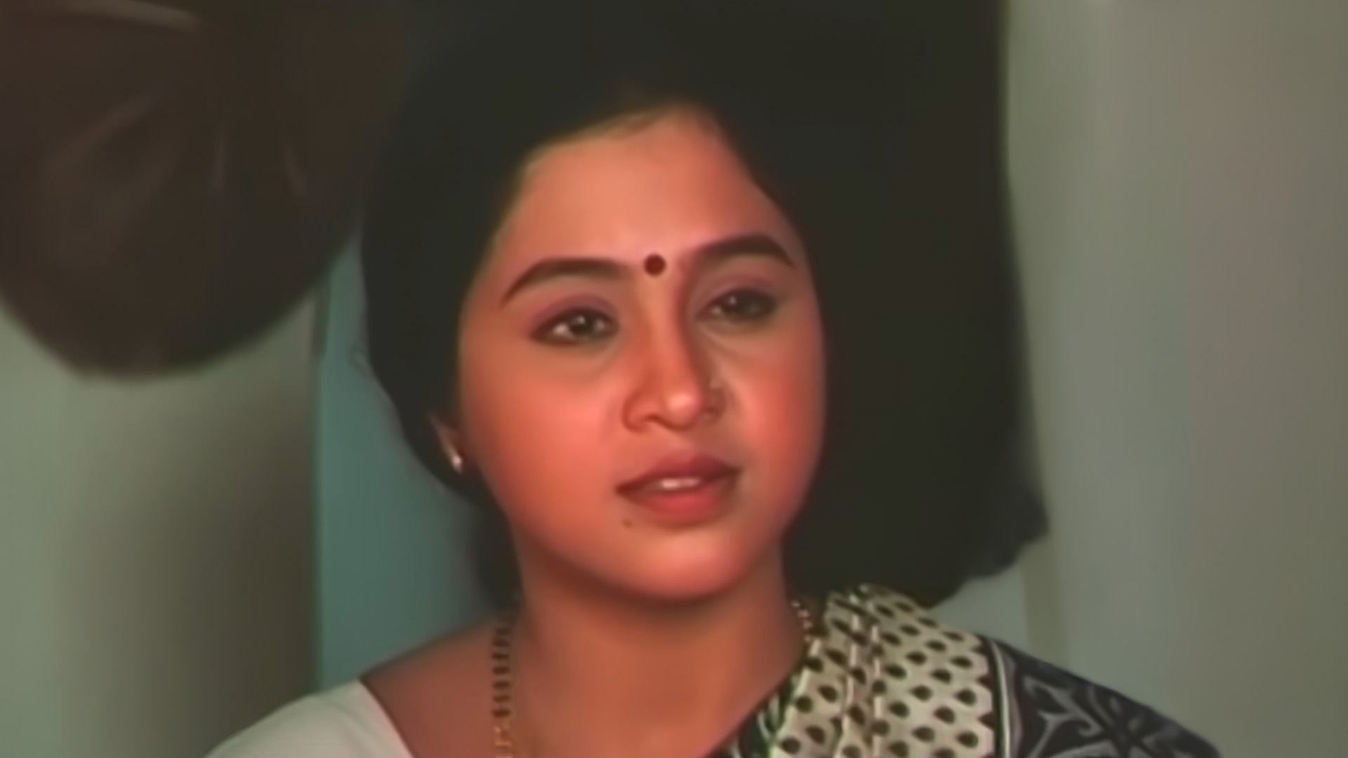 Kizhakkum Merkkum Online