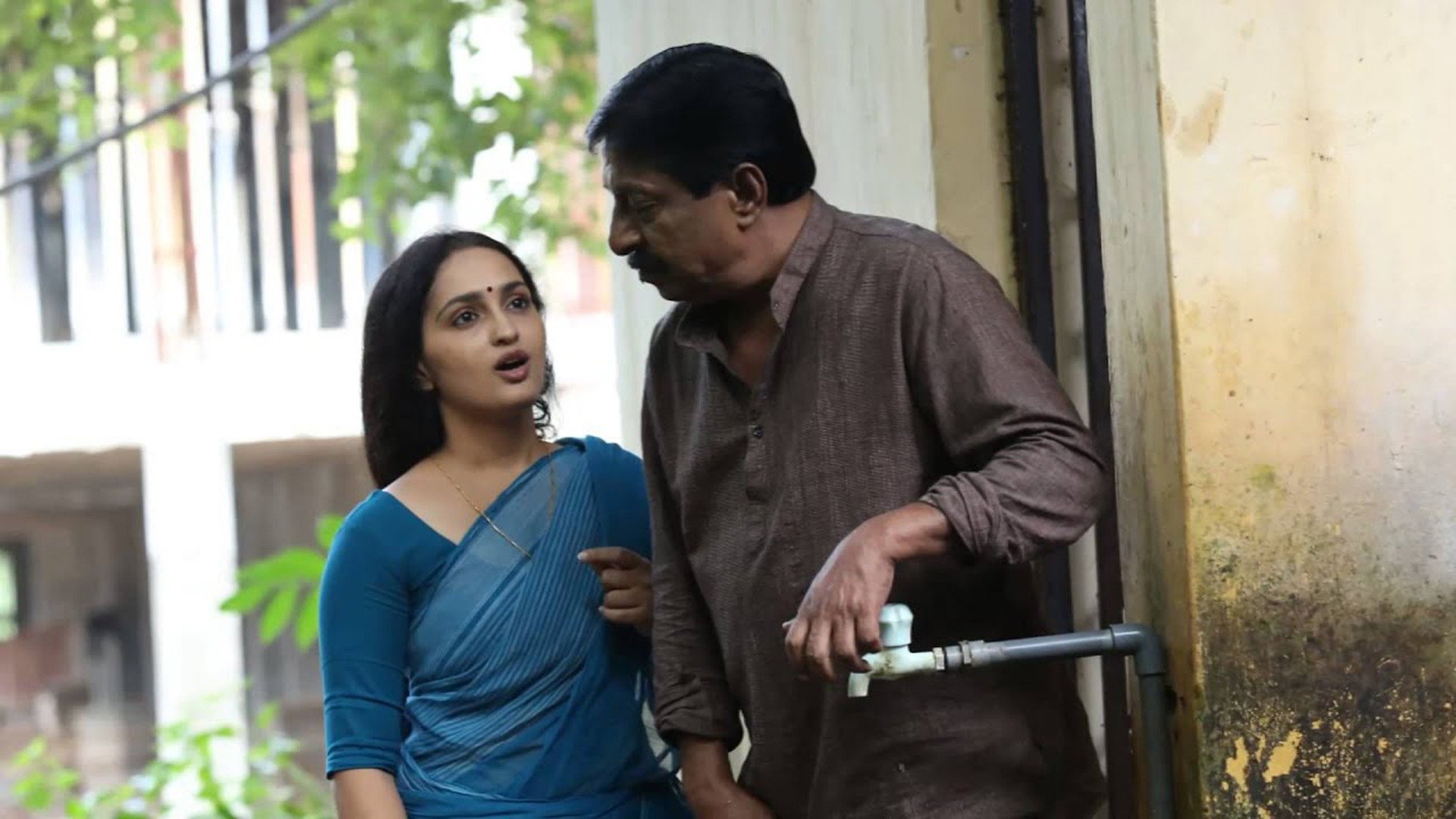 Nagaravaridhi Naduvil Njan Online