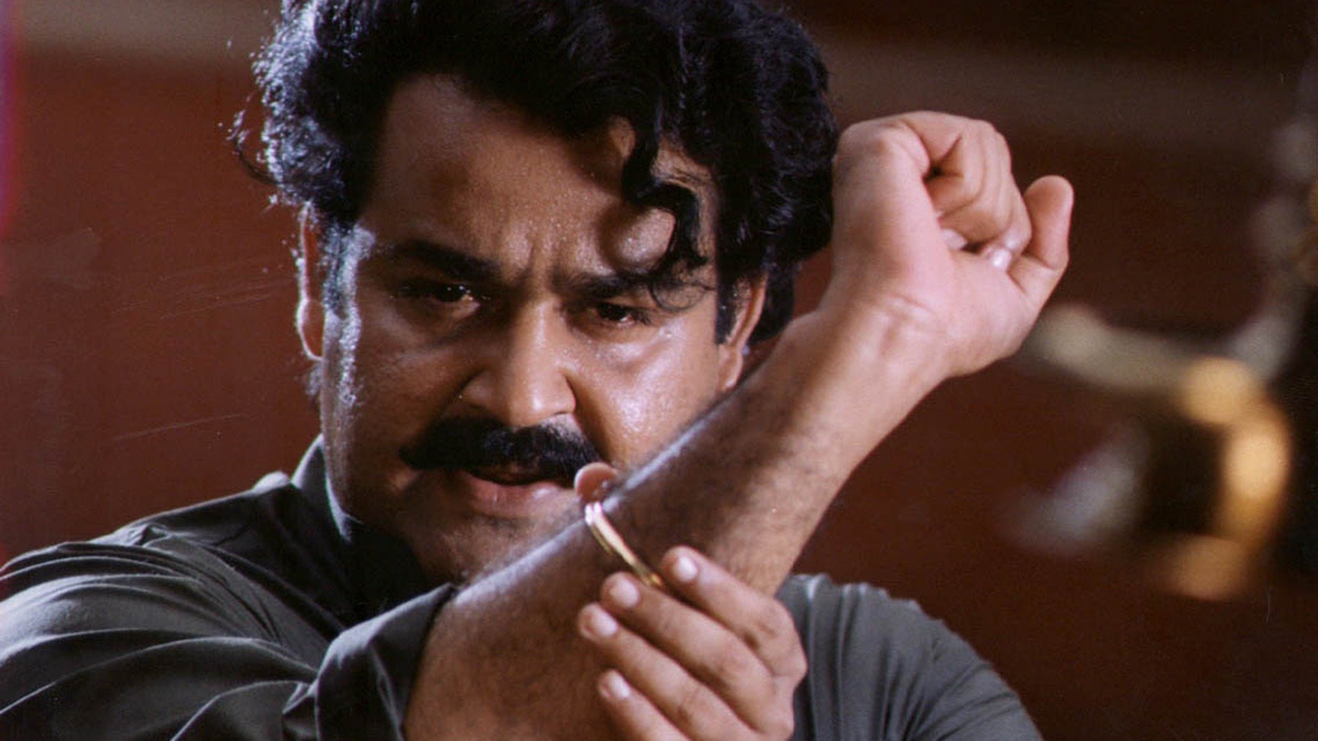 Aaraam Thampuran Online