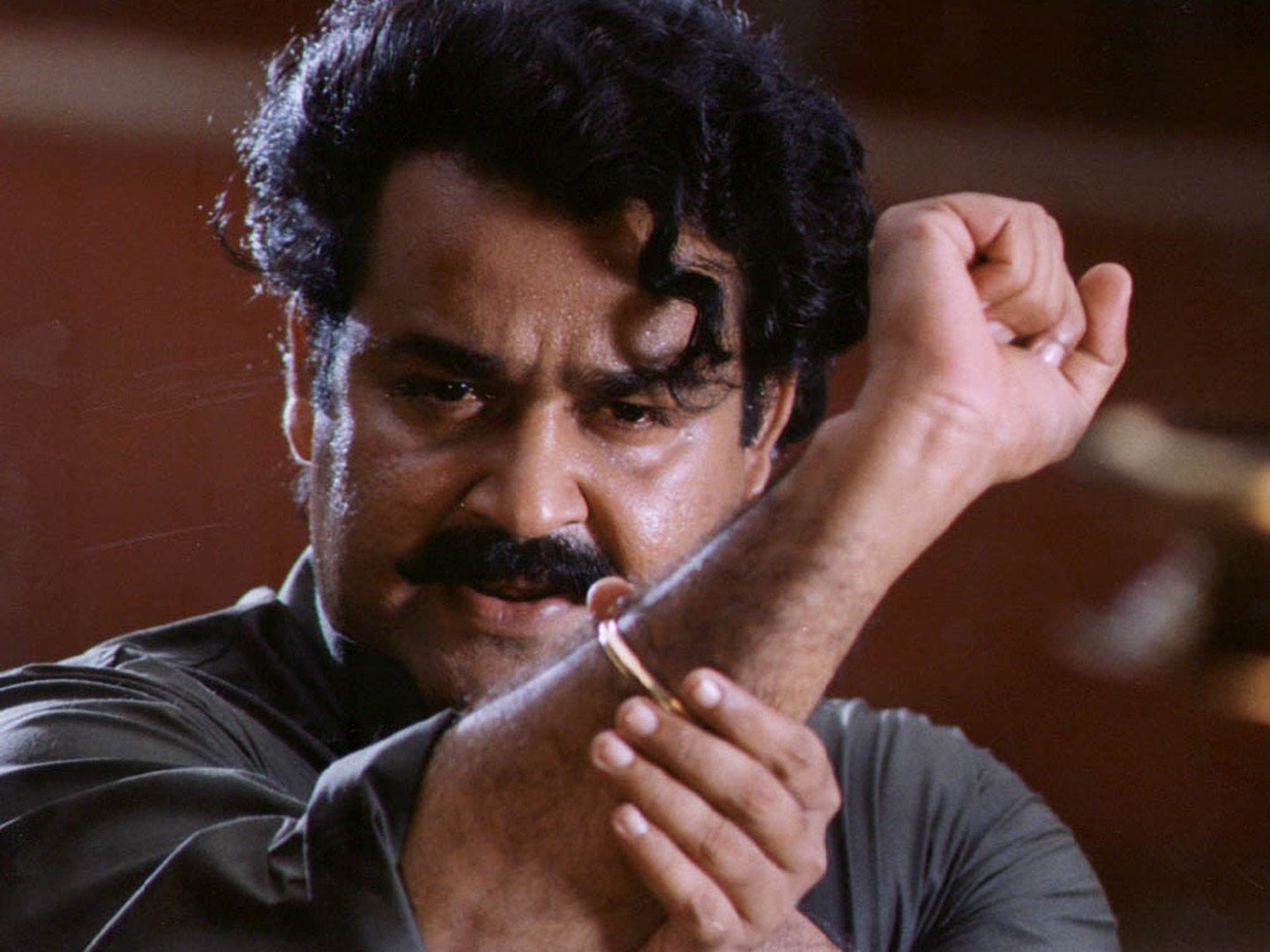 Aaraam Thampuran Online