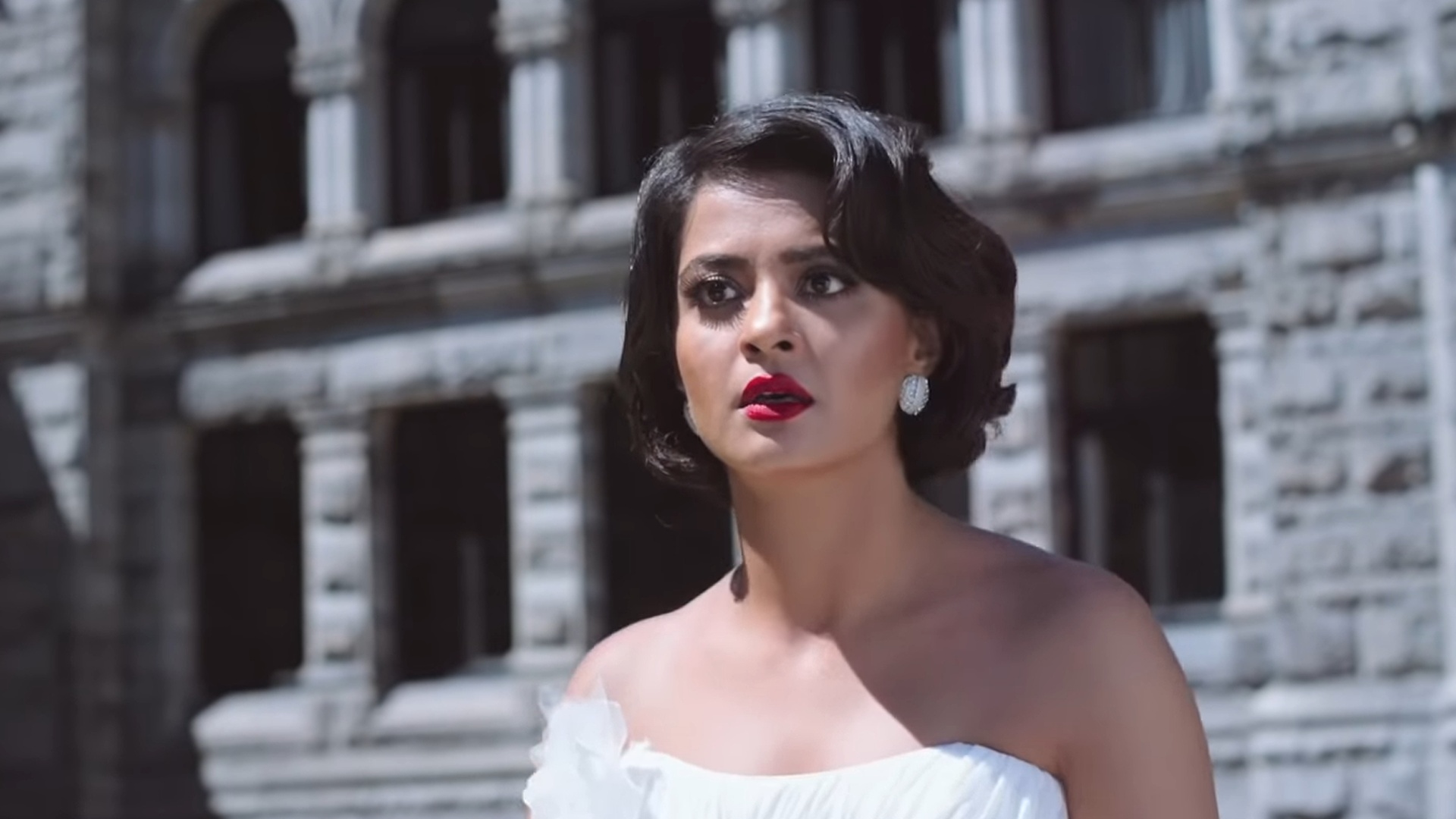 Hero Naam Yaad Rakhi Online