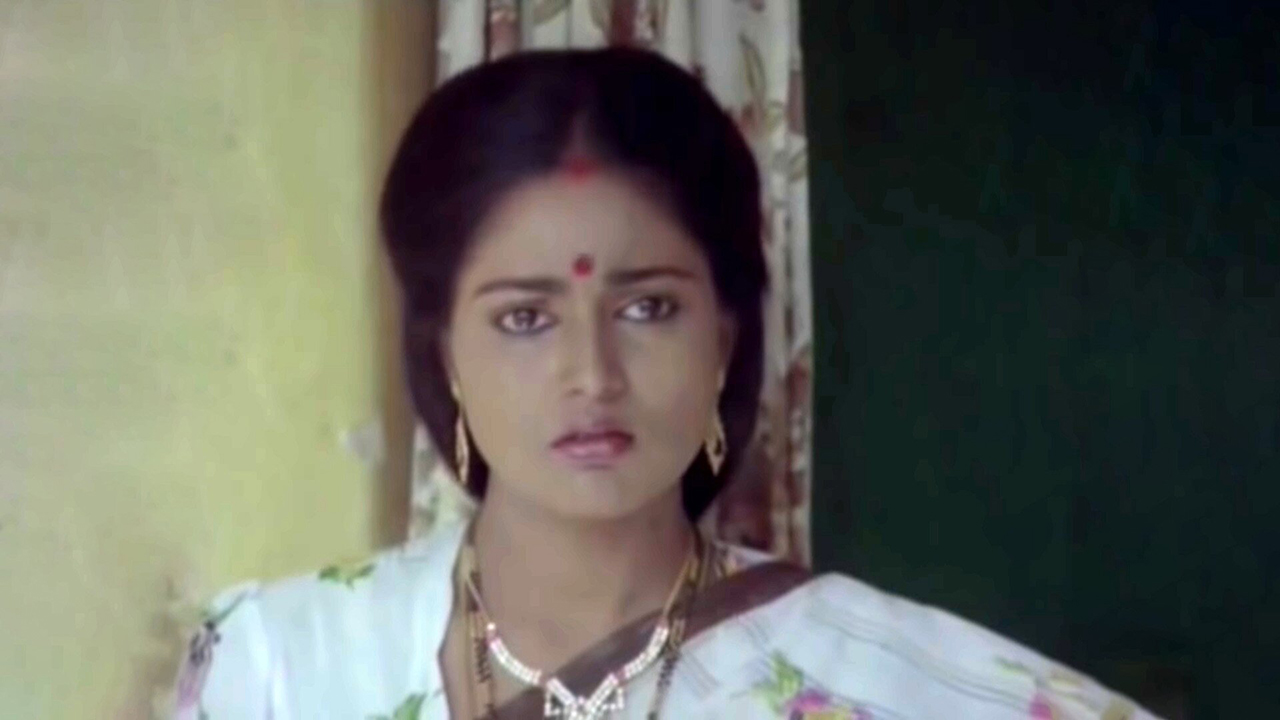 Edurinti Mogudu Pakkinti Pellam