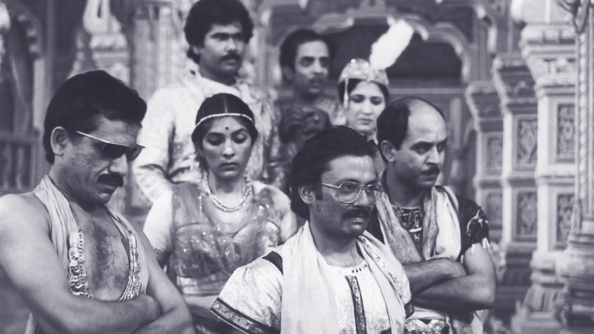 Jaane Bhi Do Yaaro Online