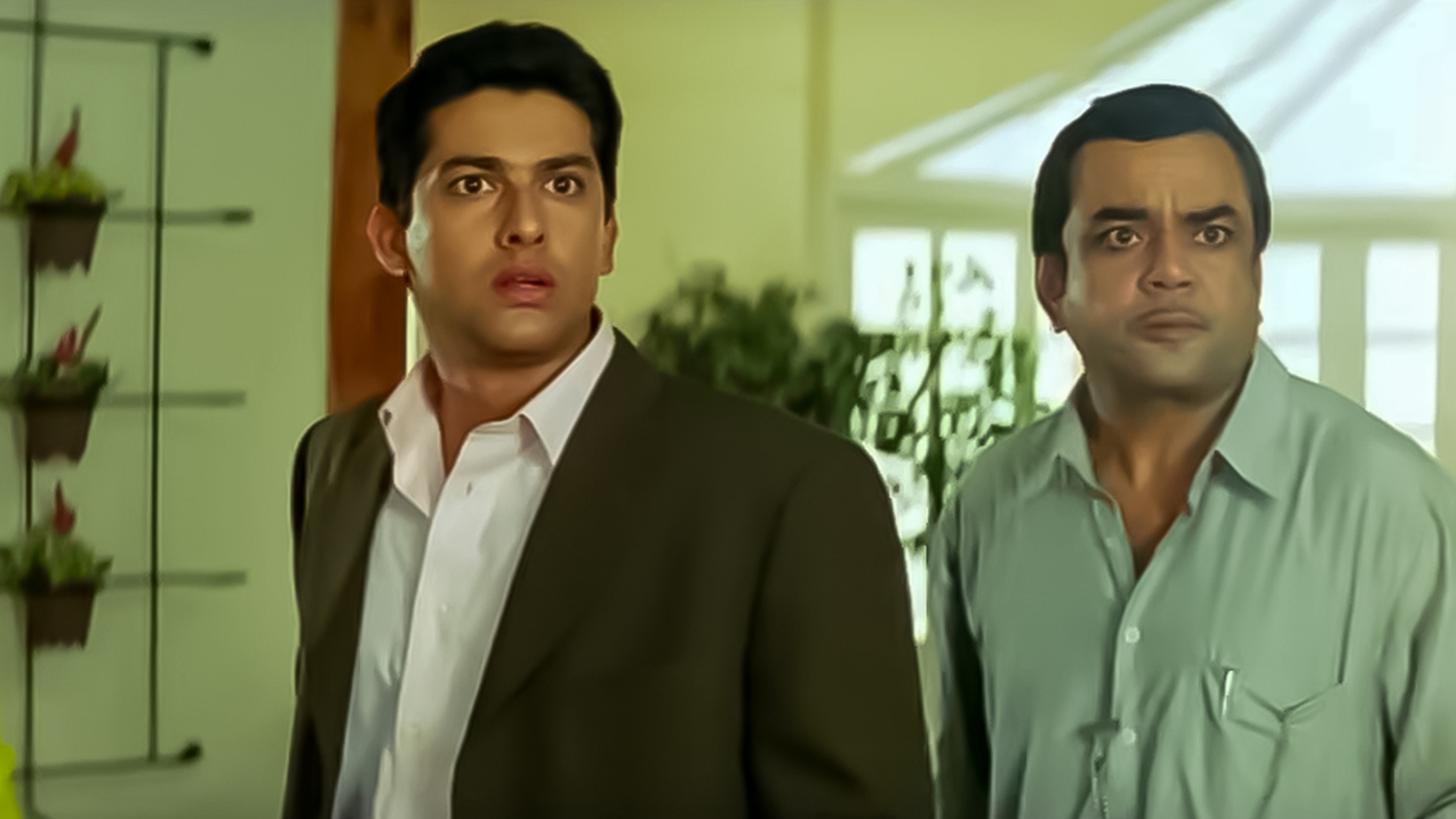 Awara Paagal Deewana Online