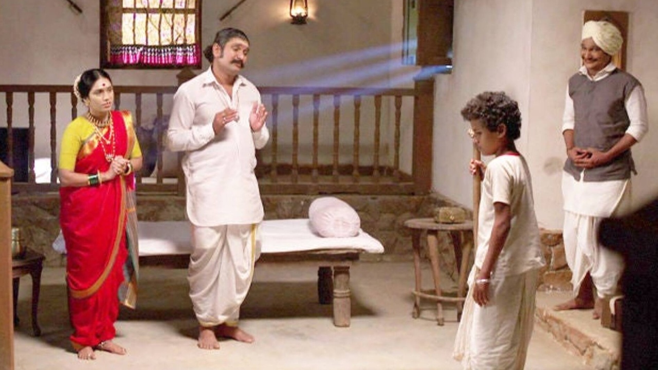 Pavada Purusha Online