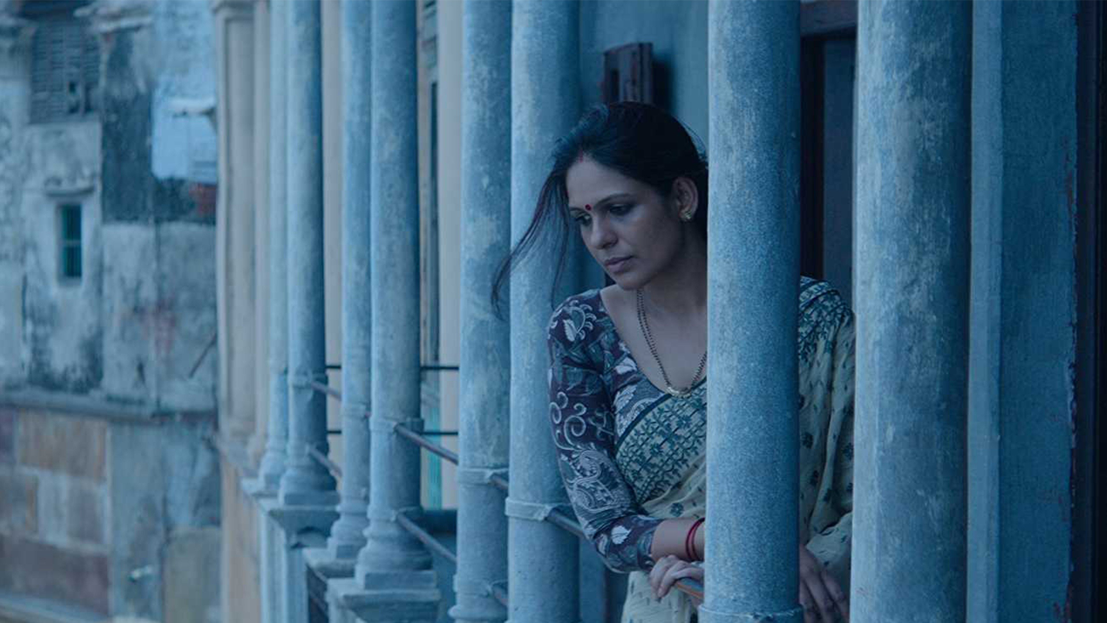 Angrezi Mein Kehte Hain Online