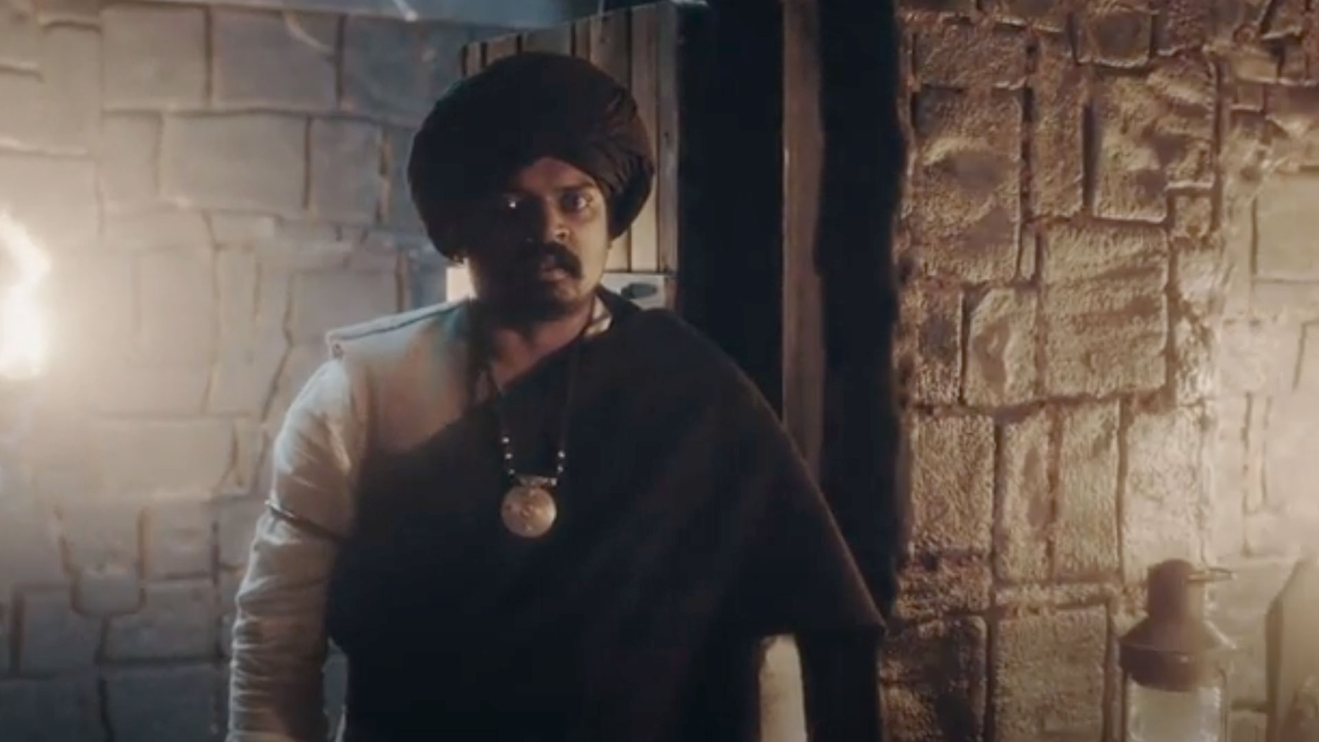 Avane Srimannarayana Online