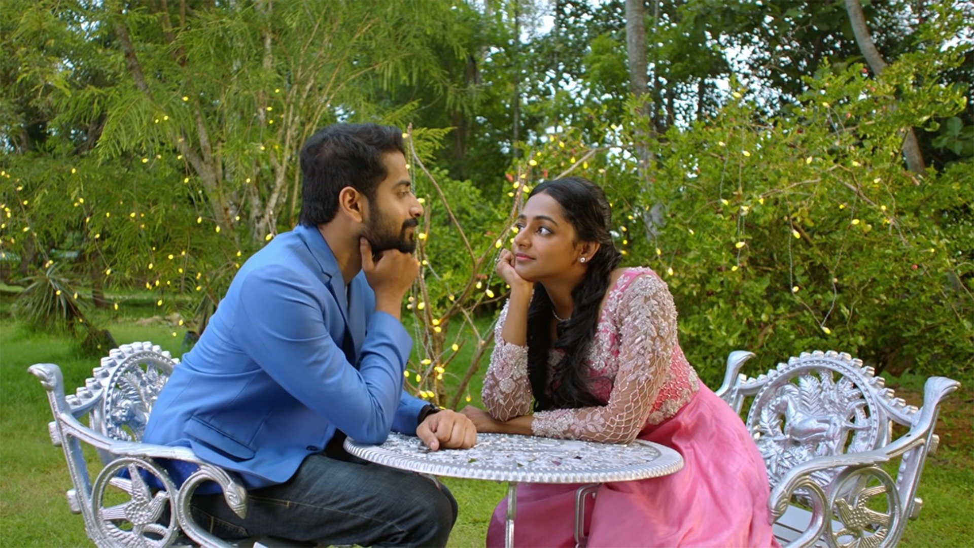 Paapam Cheyyathavar Kalleriyatte Online