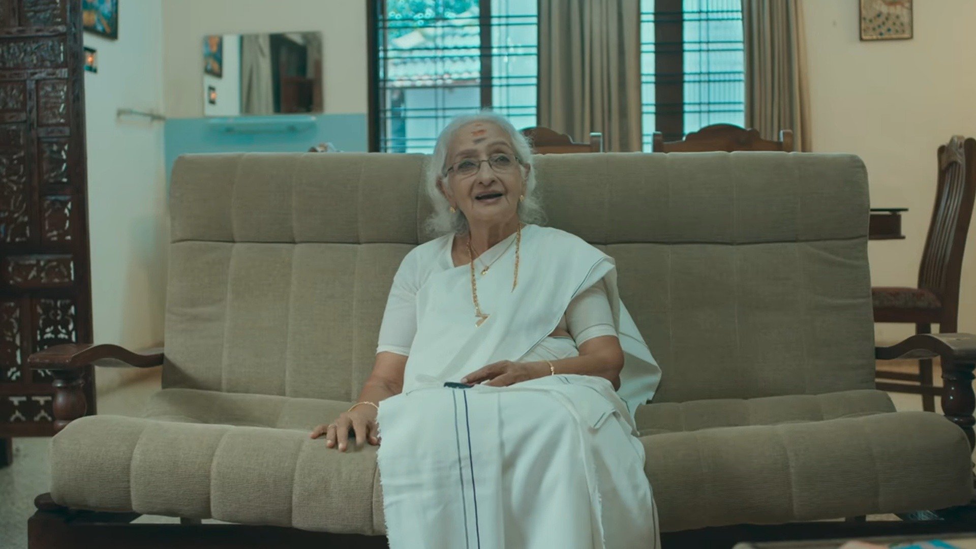 Gauthamante Radham Online