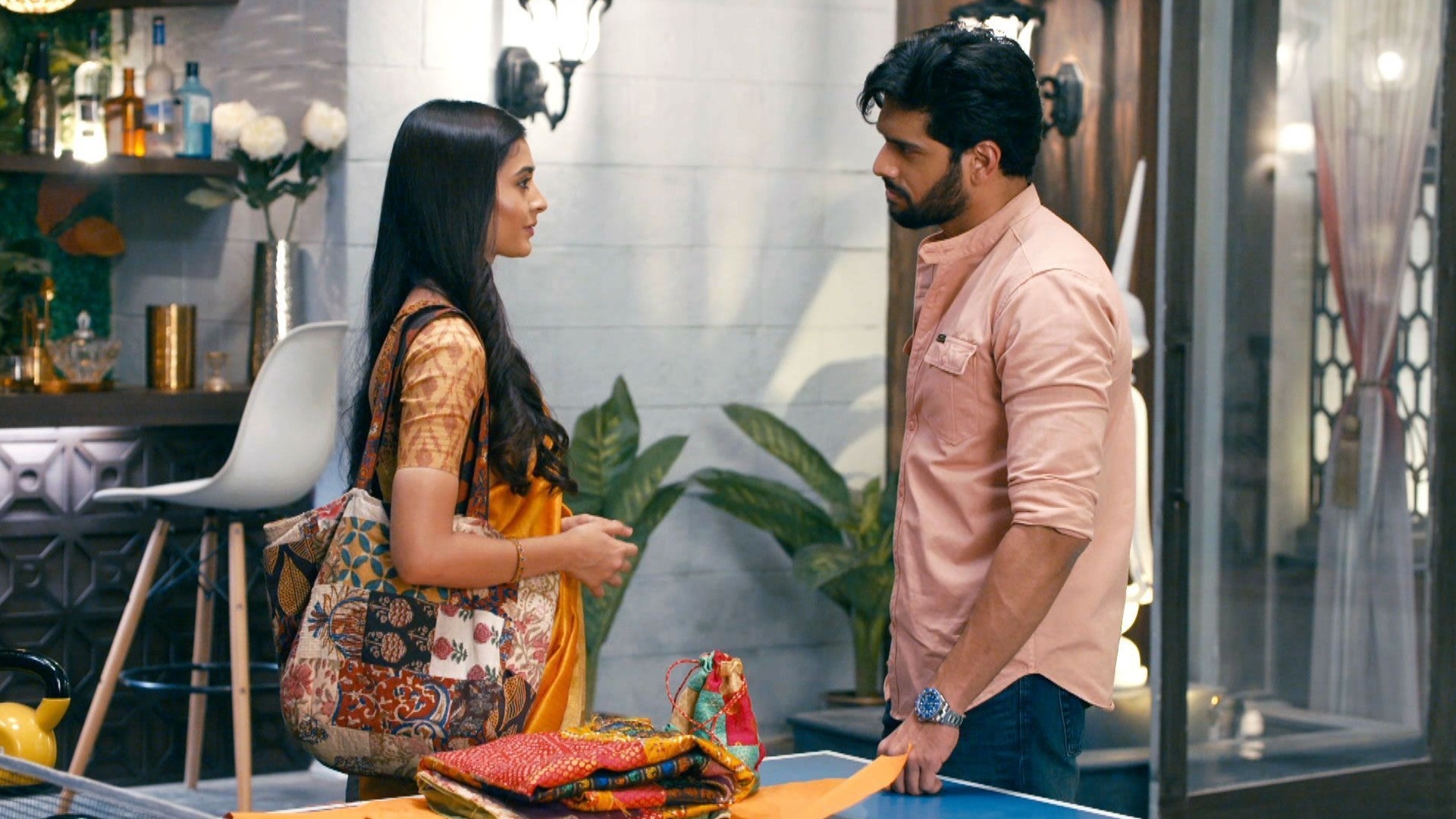 Mehndi Hai Rachne Waali Online