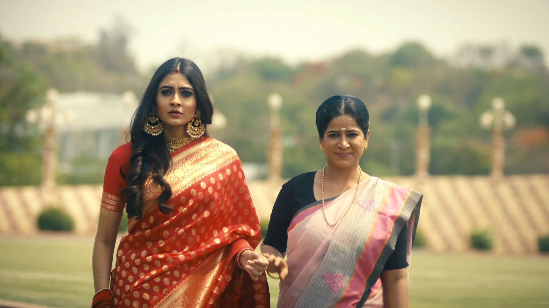 Mehndi Hai Rachne Waali Online