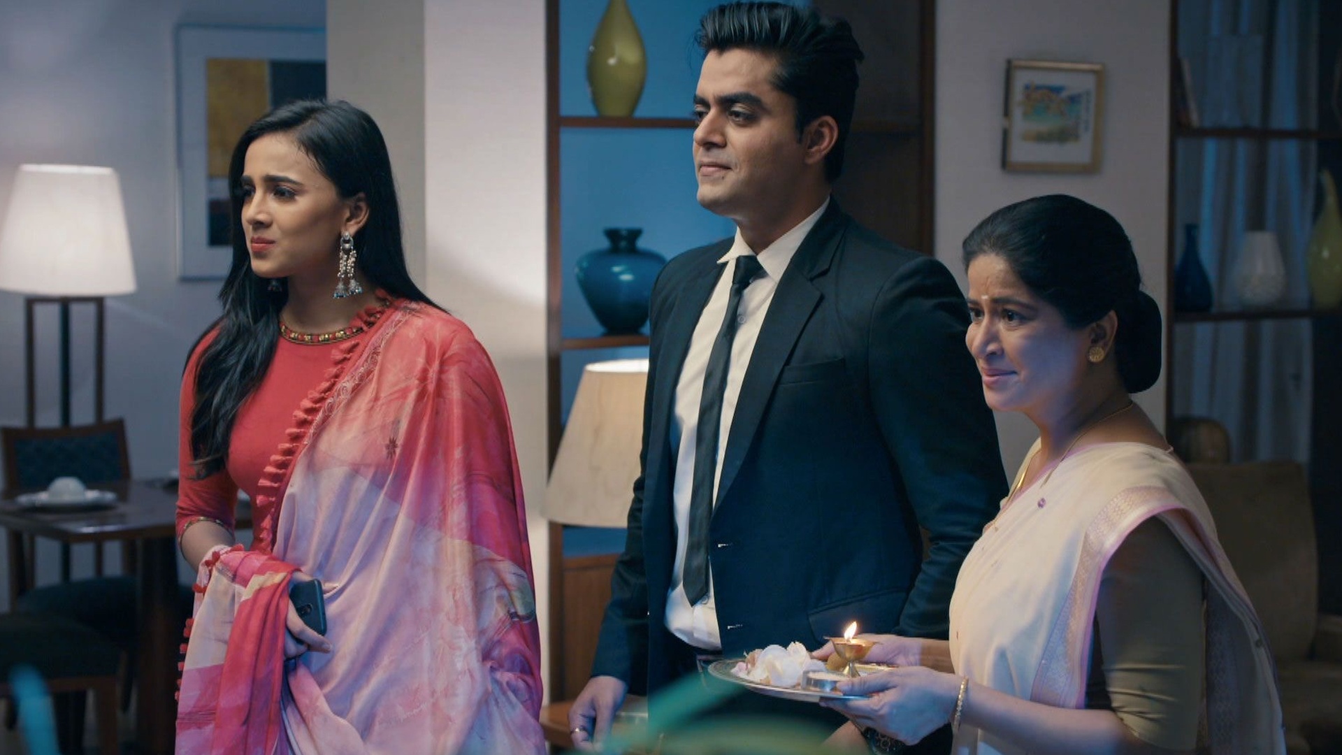 Mehndi Hai Rachne Waali Online