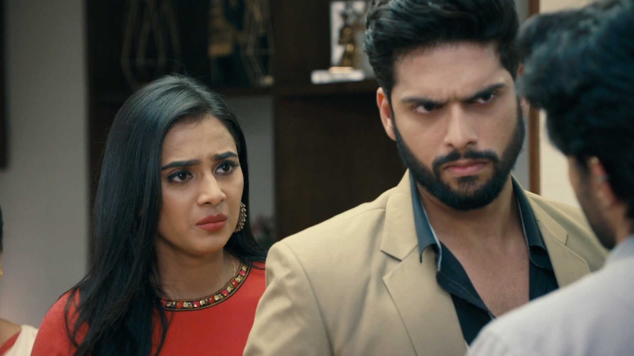 Mehndi Hai Rachne Waali Online