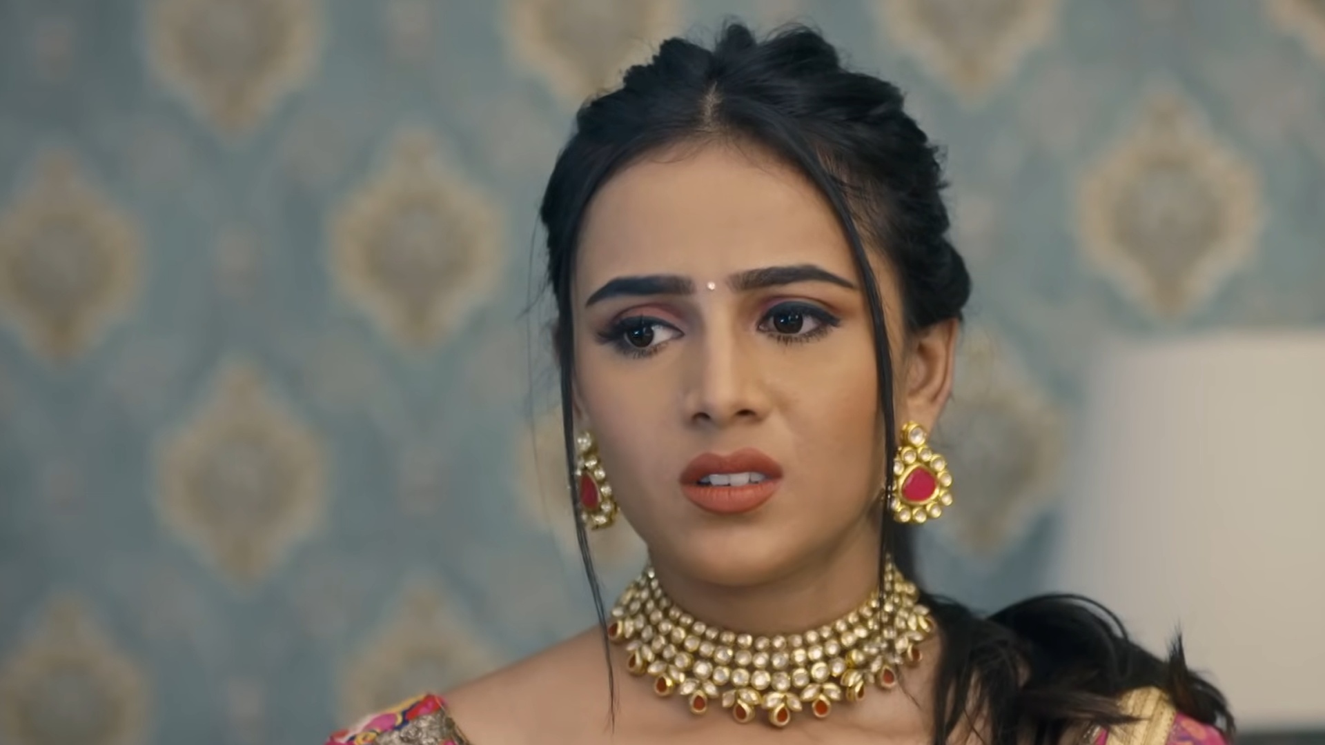 Mehndi Hai Rachne Waali Online