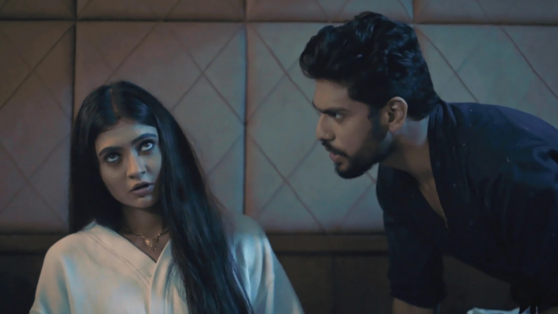 Mehndi Hai Rachne Waali Online