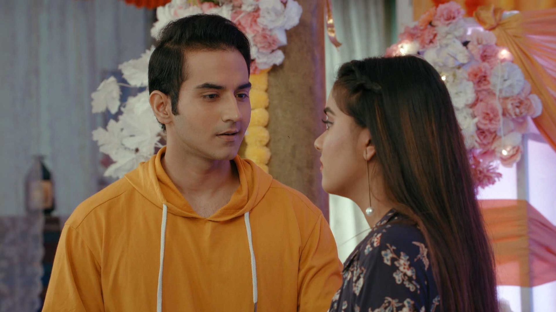 Mehndi Hai Rachne Waali Online