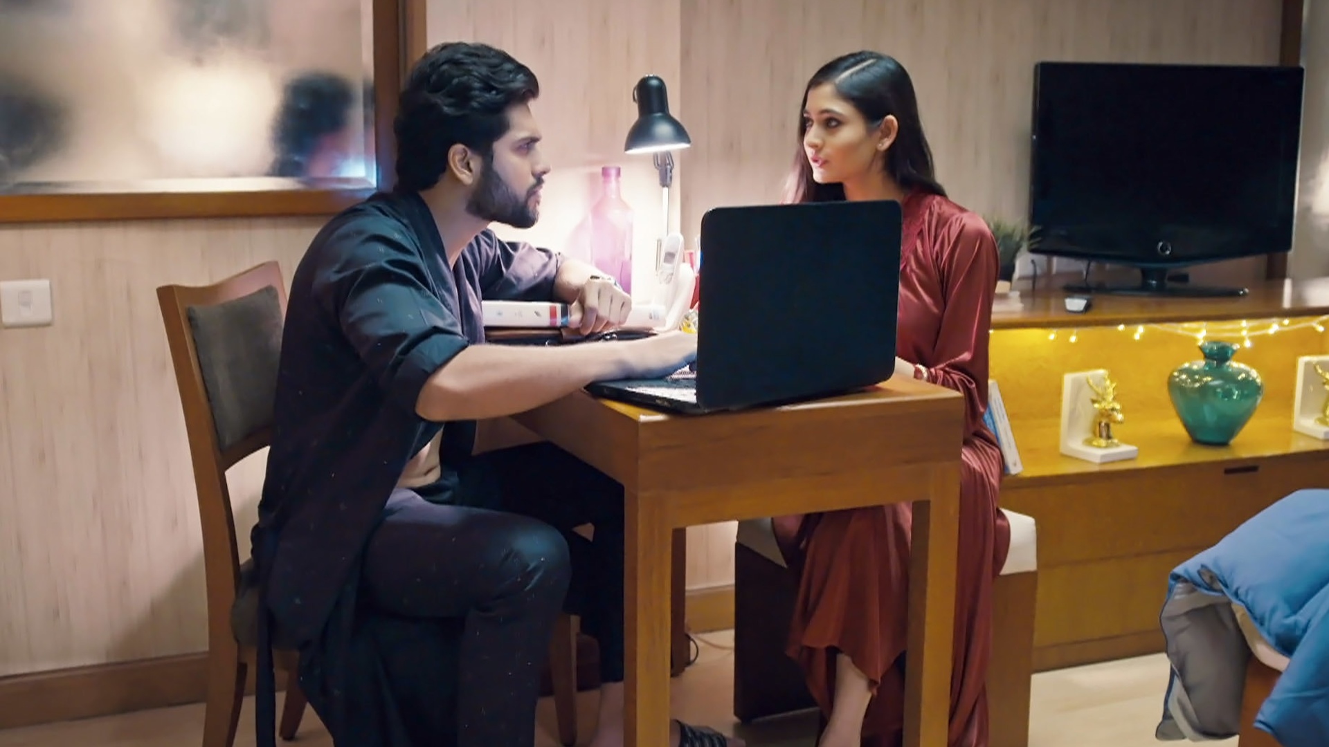 Mehndi Hai Rachne Waali Online