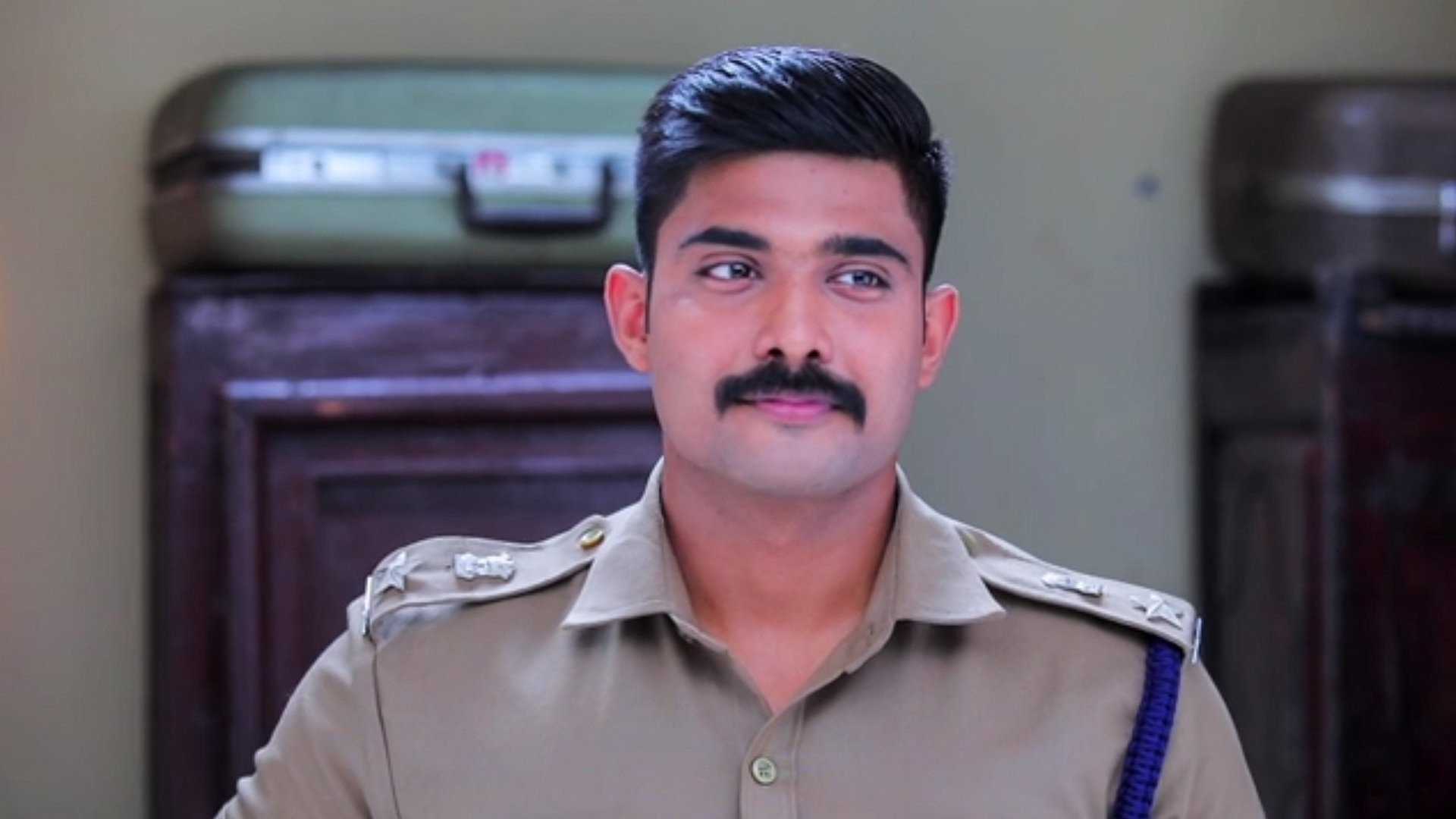 Sillunu Oru Kaadhal Online