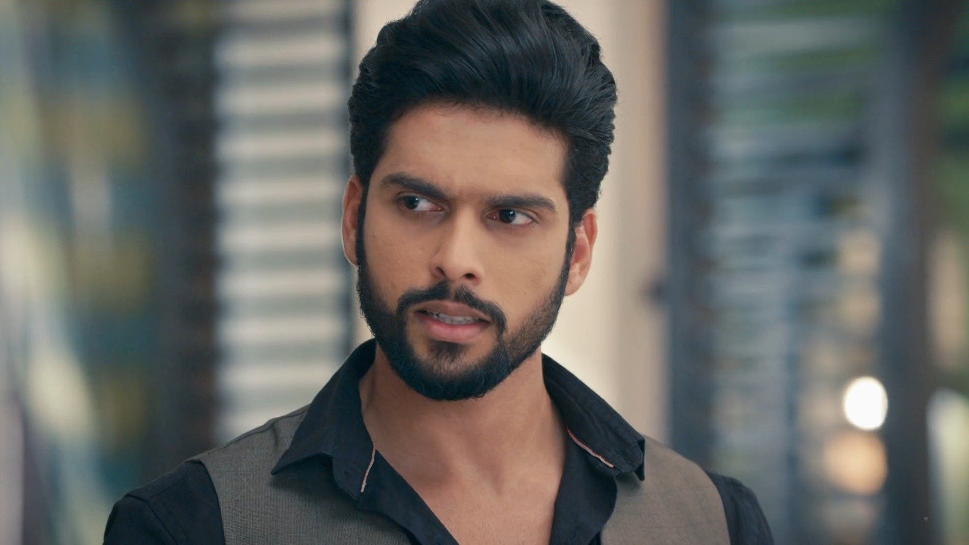 Mehndi Hai Rachne Waali Online