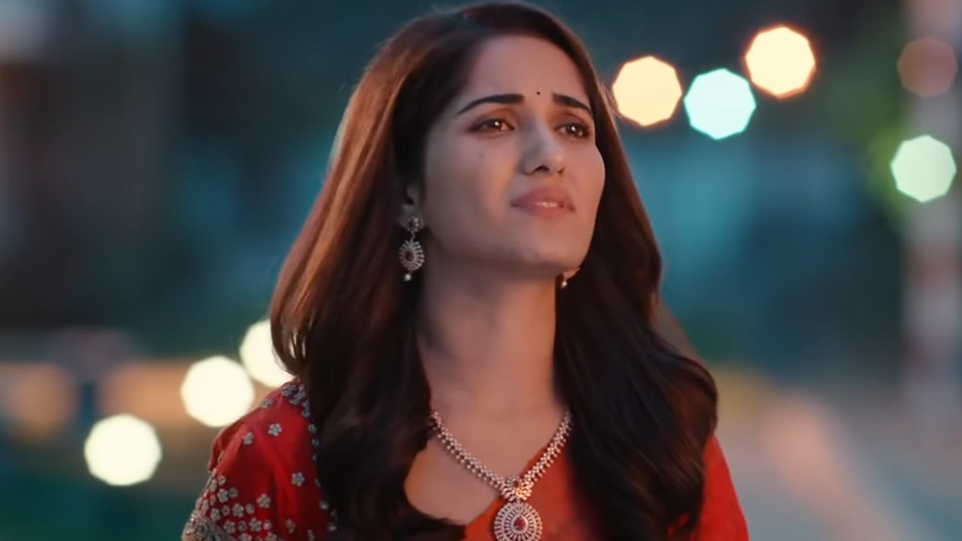 Nootokka Jillala Andagadu Online