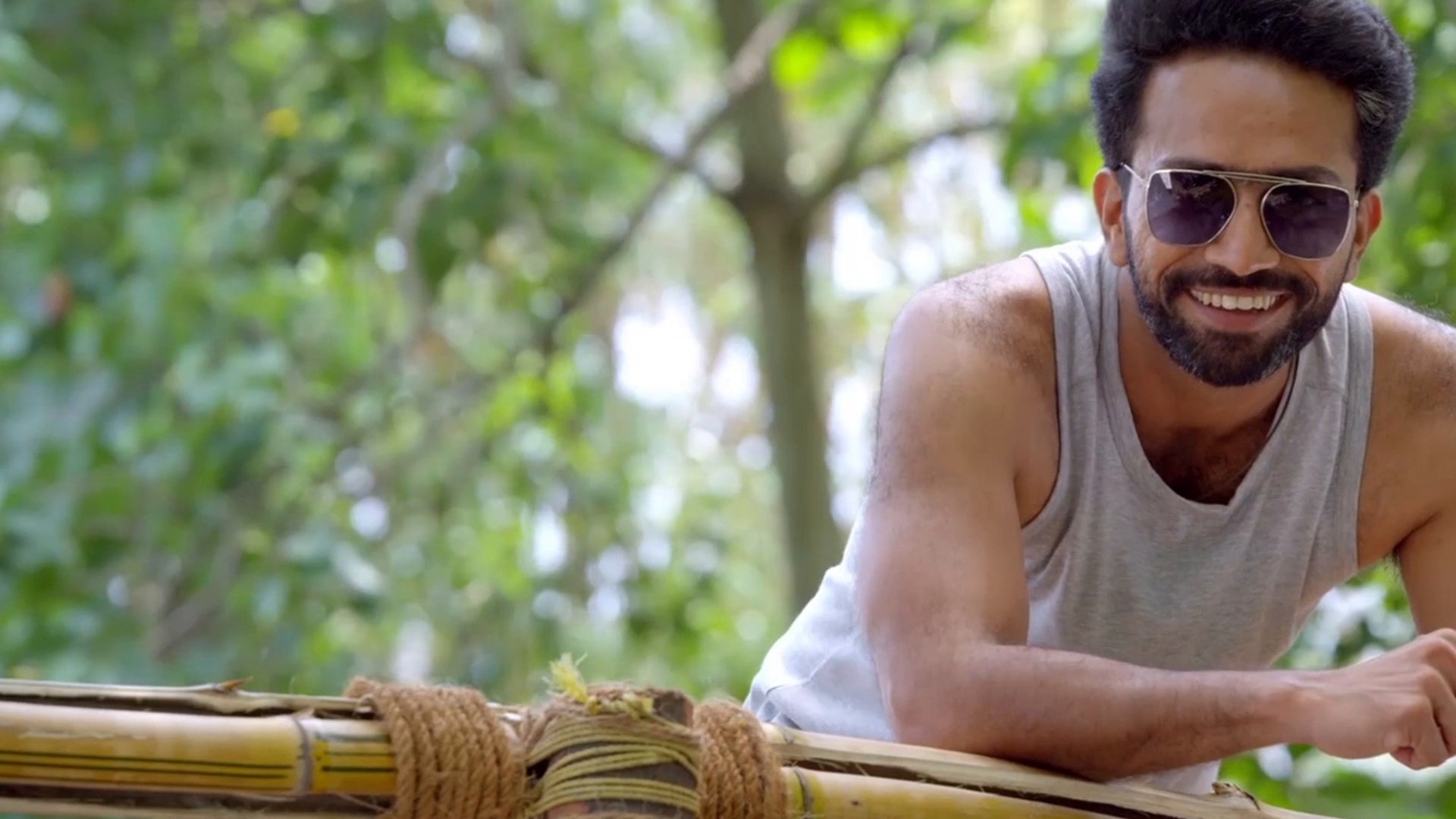 Oru Kaatil Oru Paykappal Online