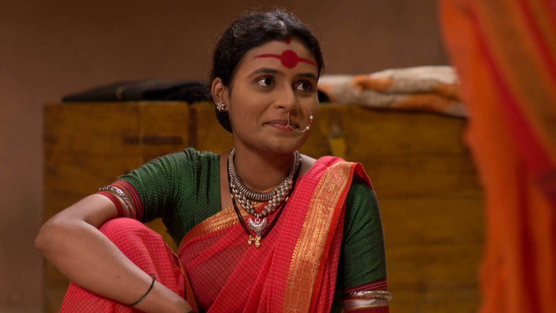 Pavada Purusha Online