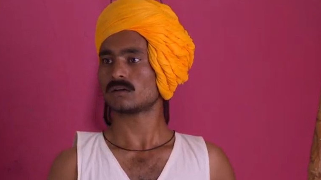 Pavada Purusha Online