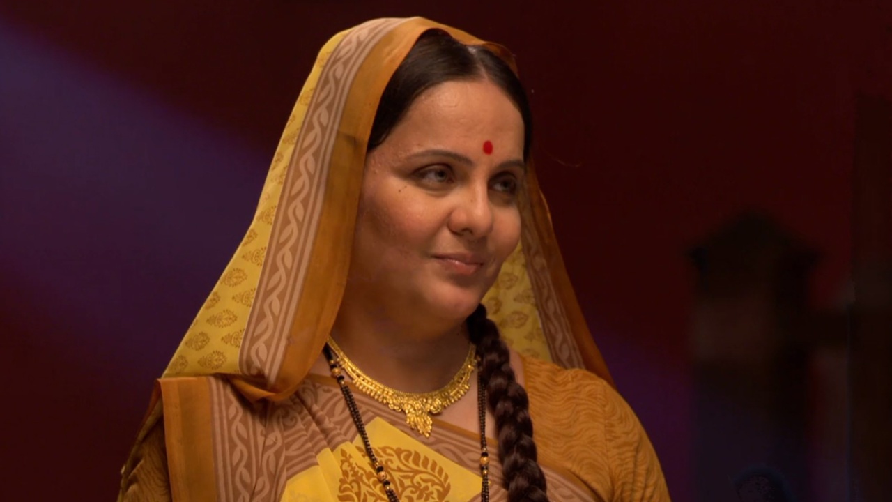 Pavada Purusha Online