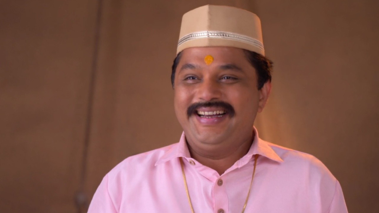 Pavada Purusha Online