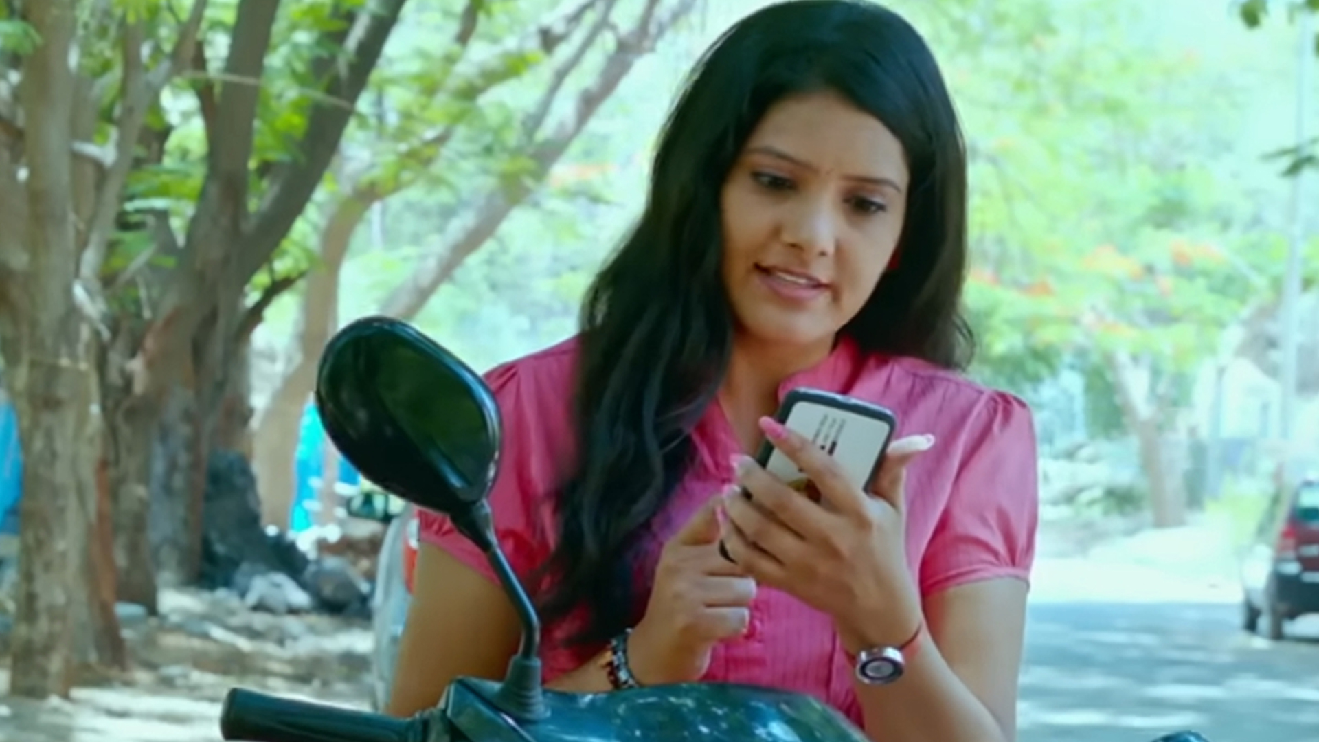 Enna Mayam Seithai Online