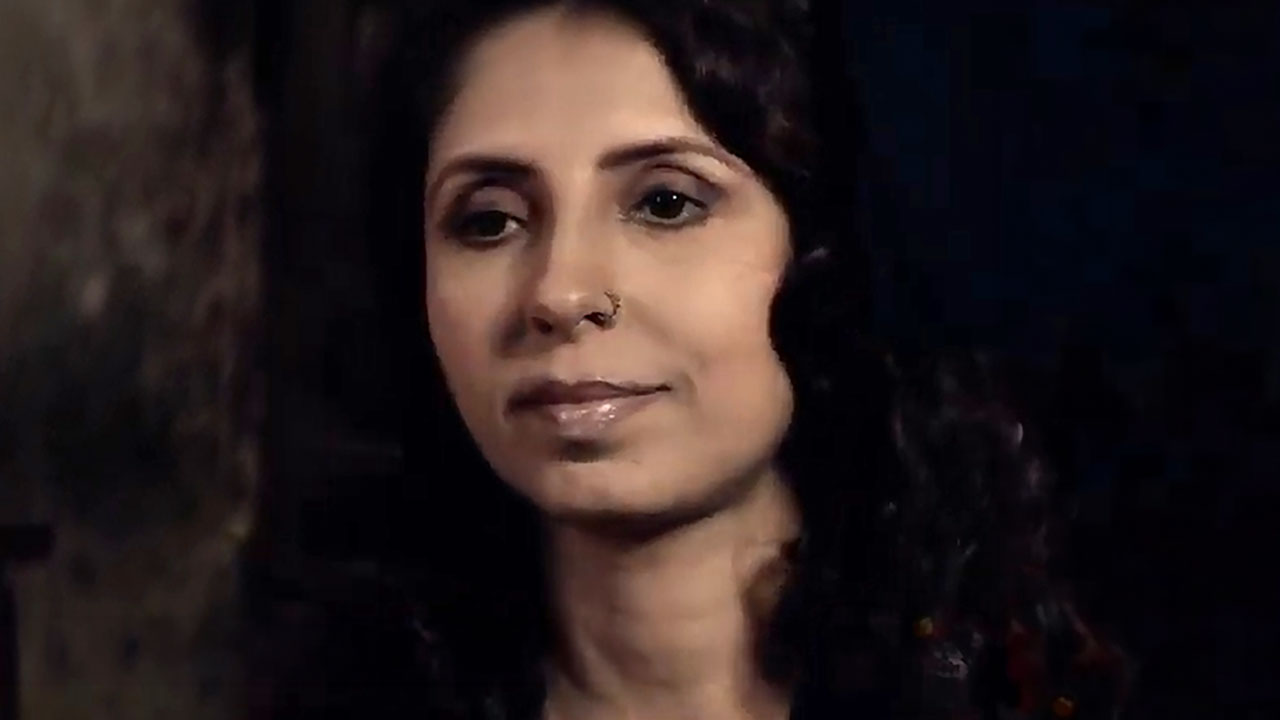 Sheeter Upakhyan - Lal Sweater Online