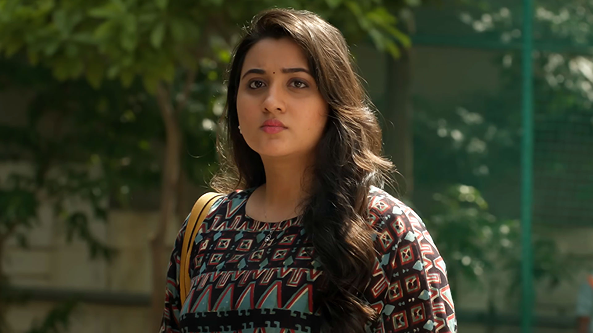 Odum Kuthira Chadum Kuthira Online