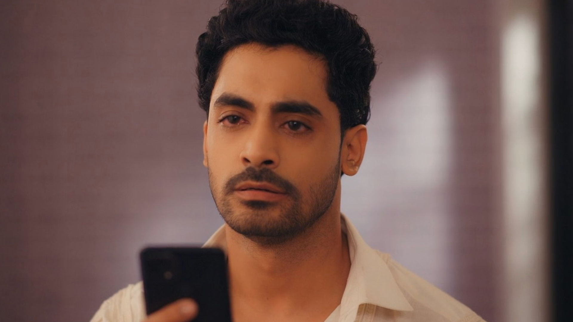 Maana Ke Hum Yaar Nahi Online