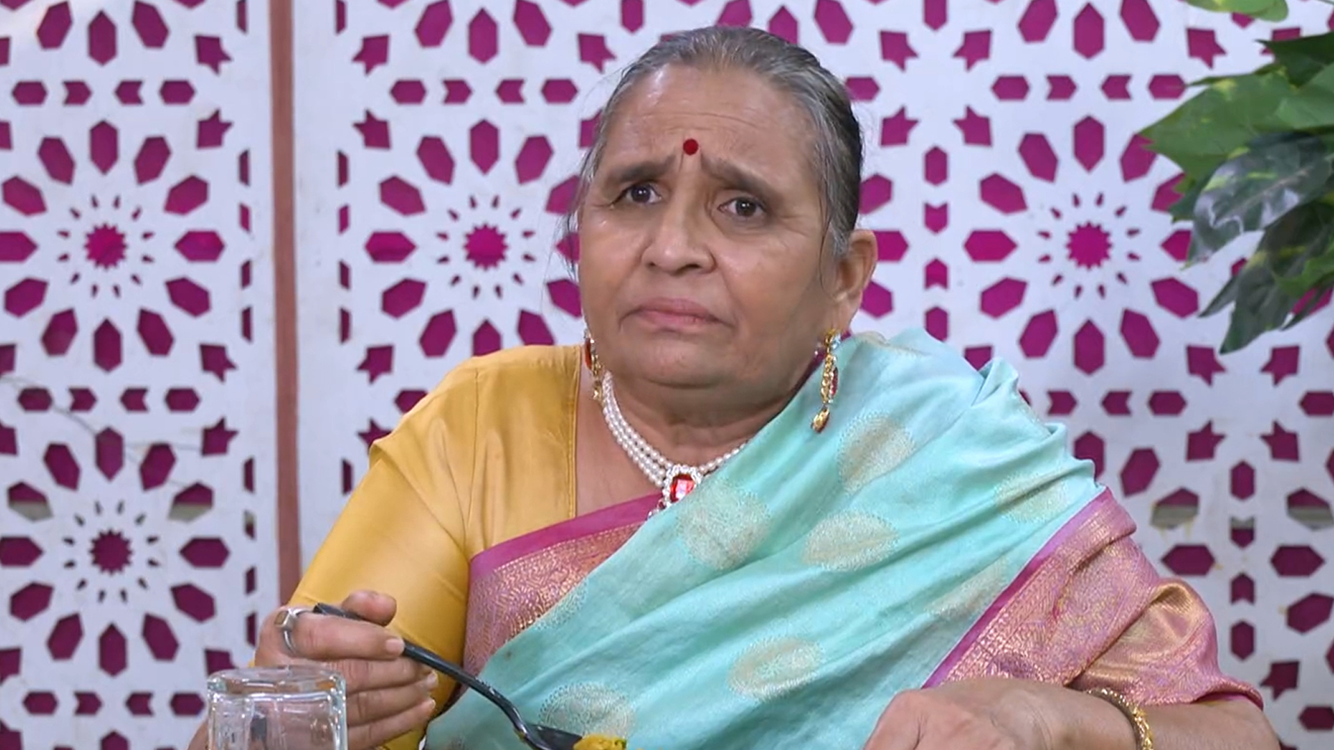 Rangai Jaane Rangma Online