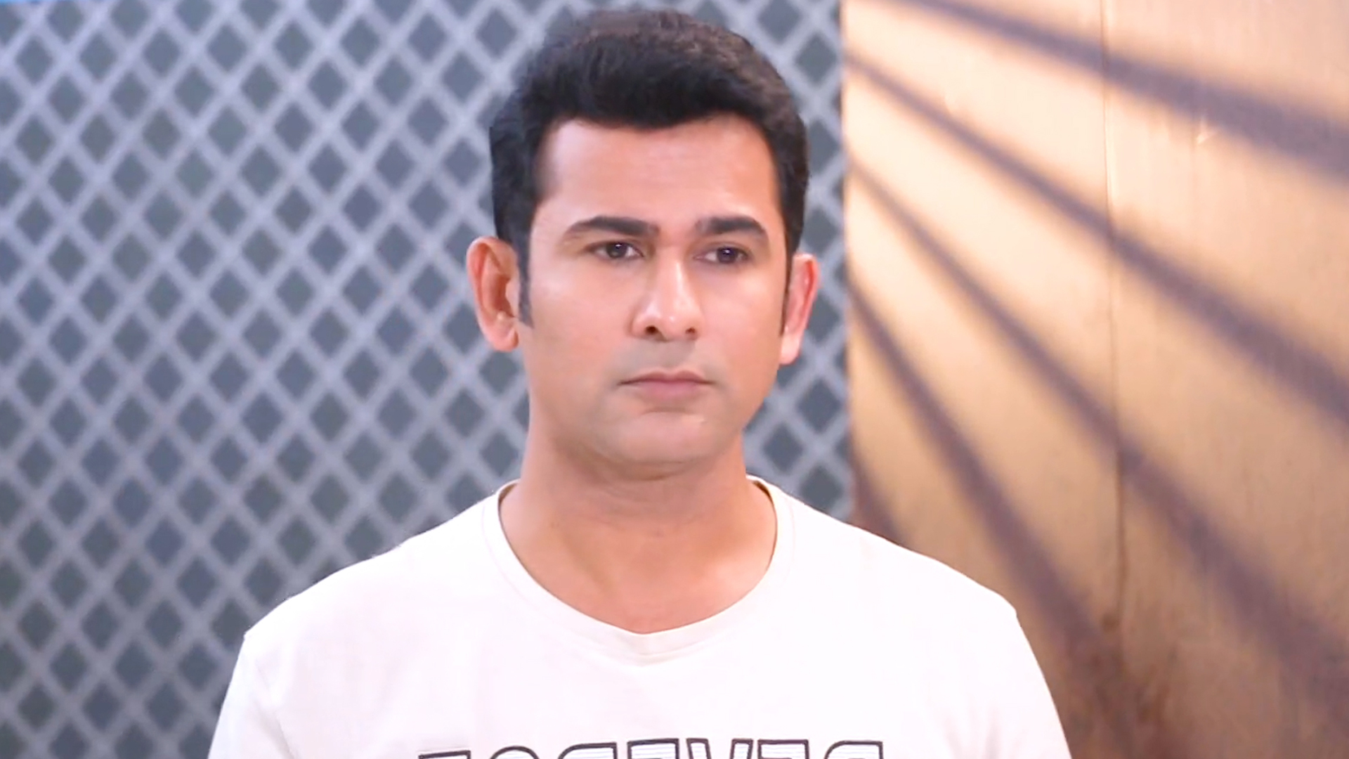 Rangai Jaane Rangma Online