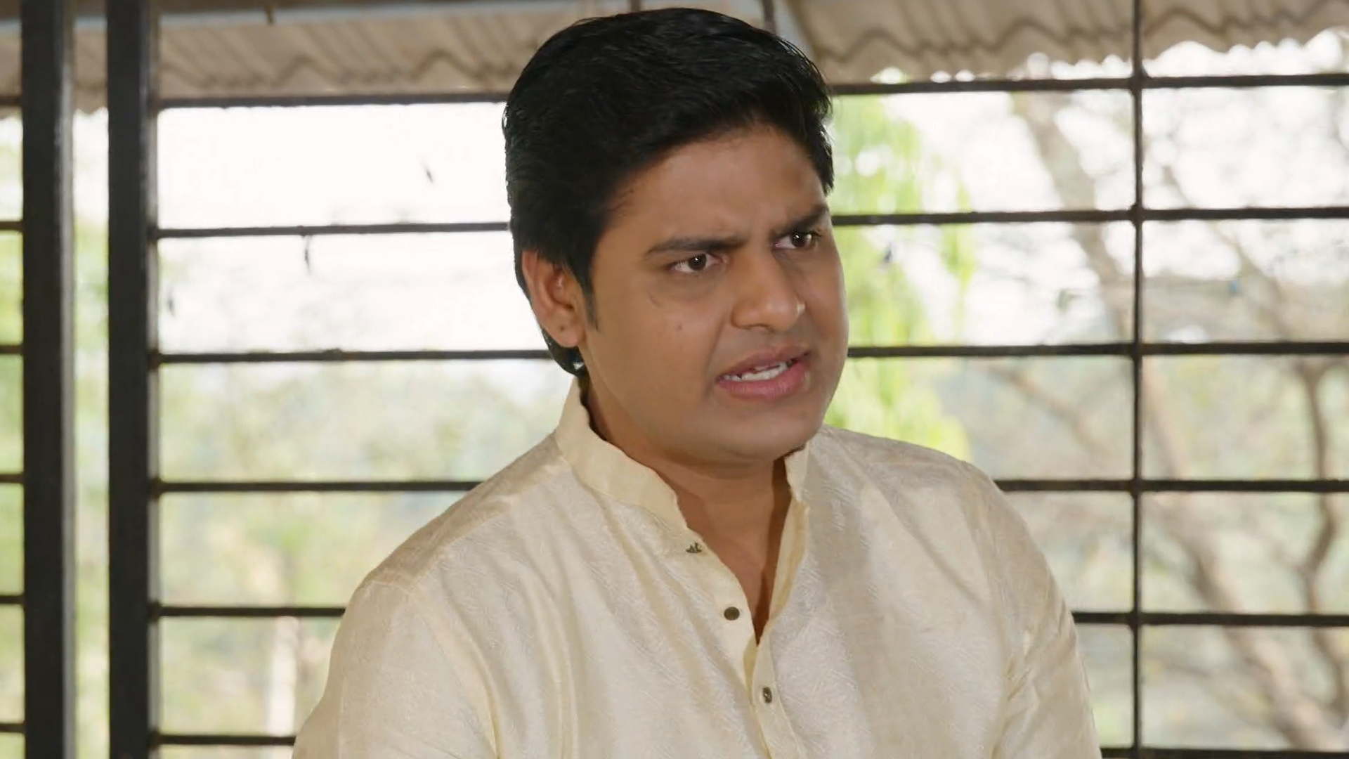 Rangai Jaane Rangma Online