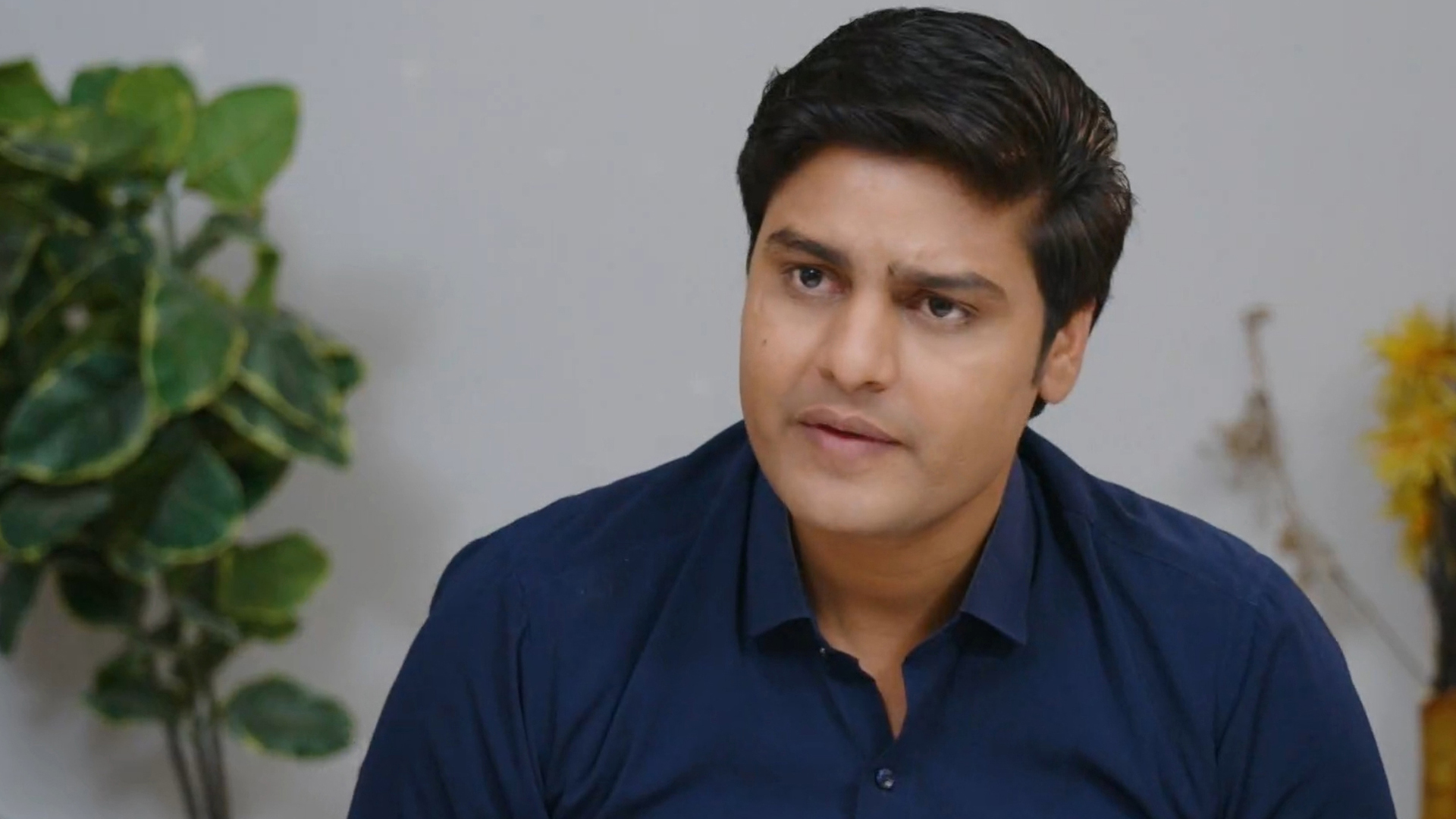 Rangai Jaane Rangma Online