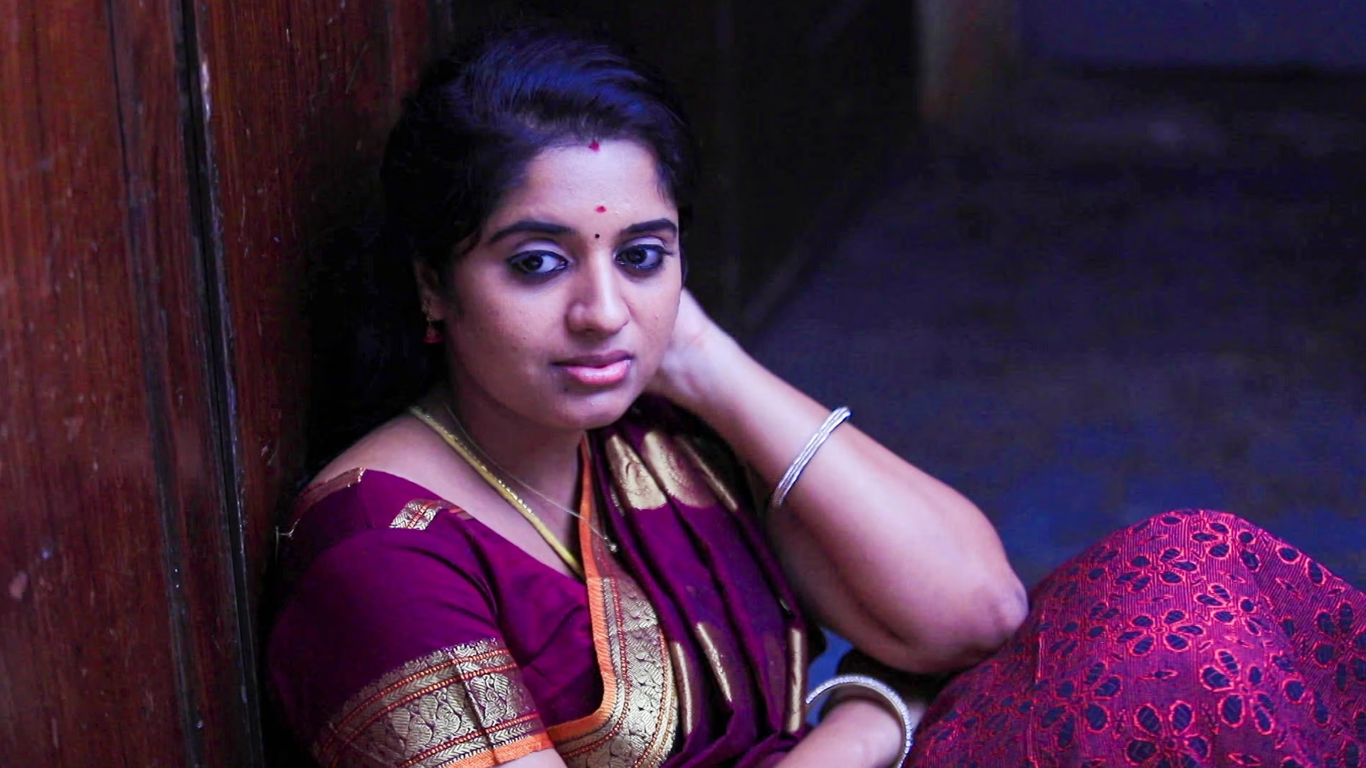 Dhanam - Ungalil Oruthi Online