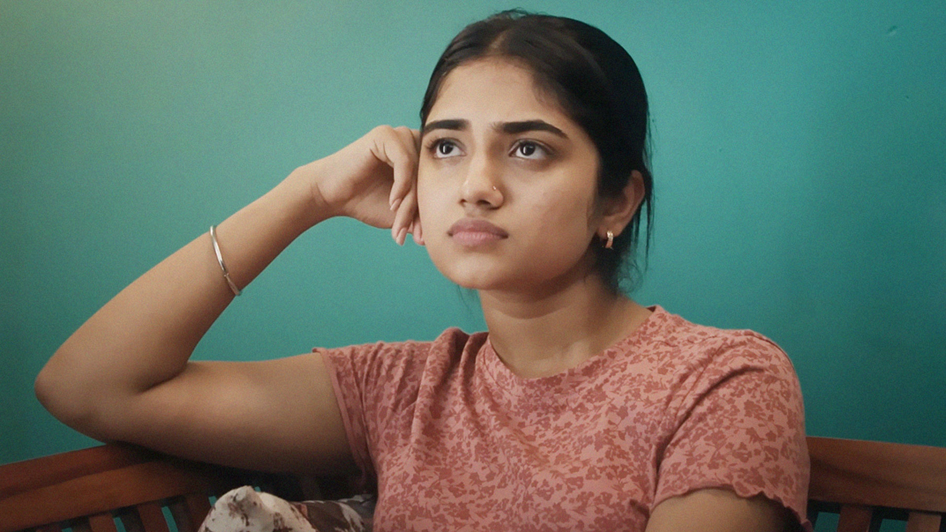 Aan Paavam Pollathathu Online