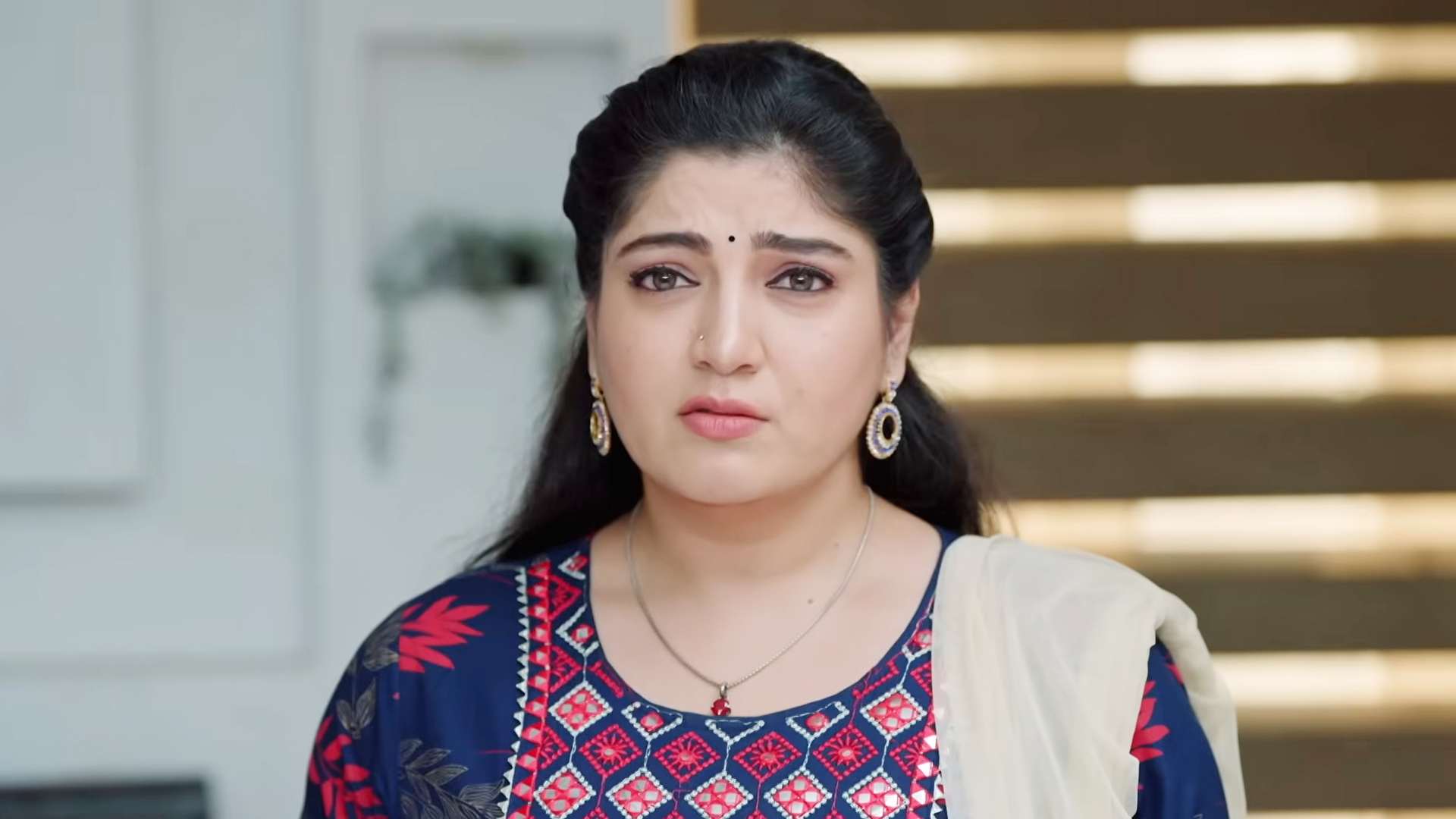 Kaathuvaakula Rendu Kaadhal Online