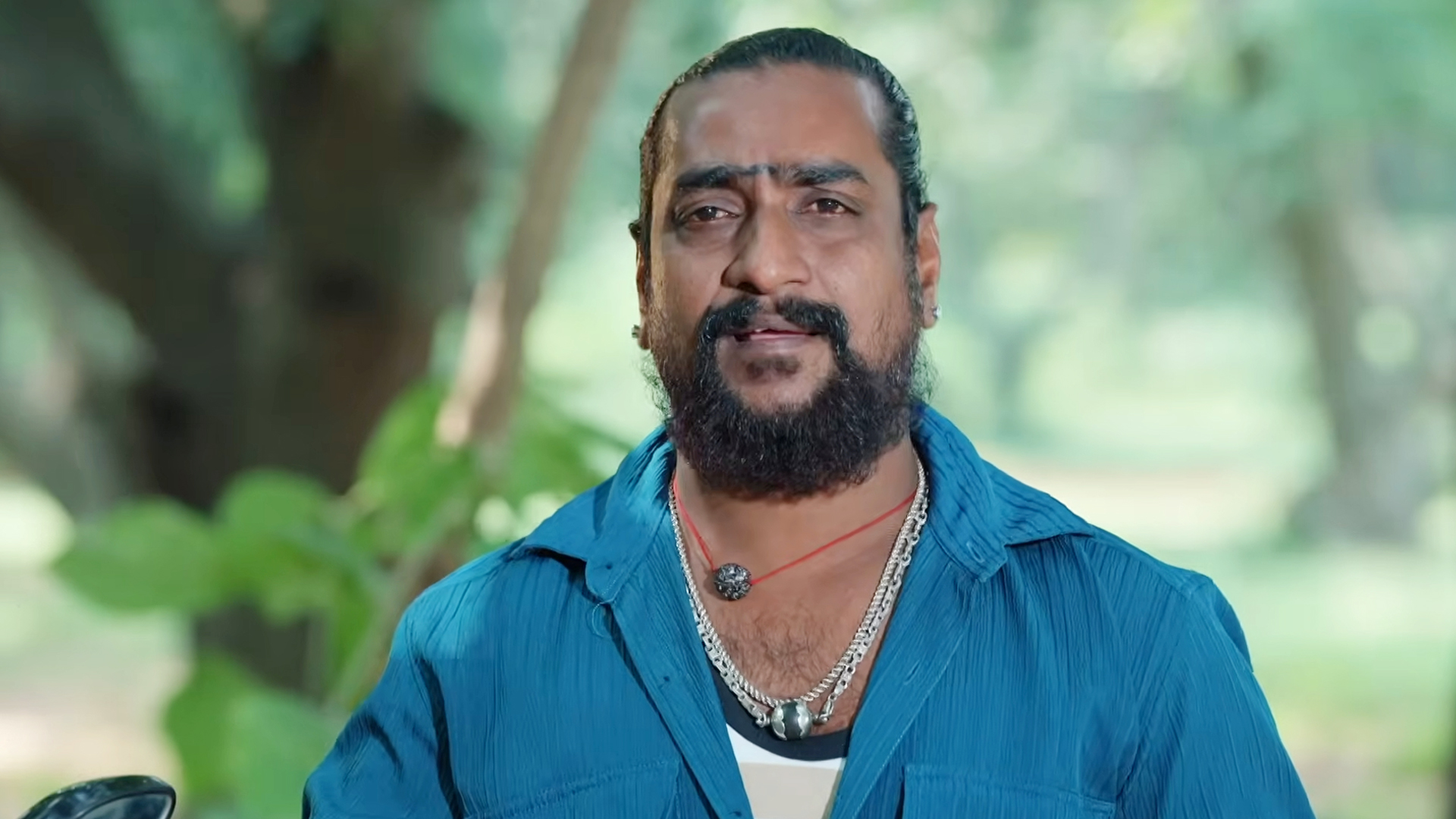 Kaathuvaakula Rendu Kaadhal Online