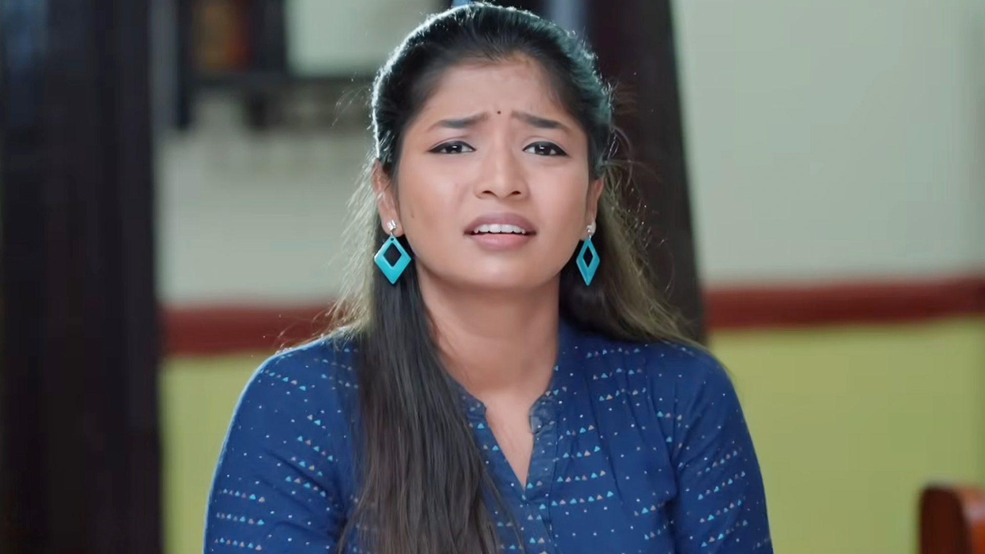 Kaathuvaakula Rendu Kaadhal Online