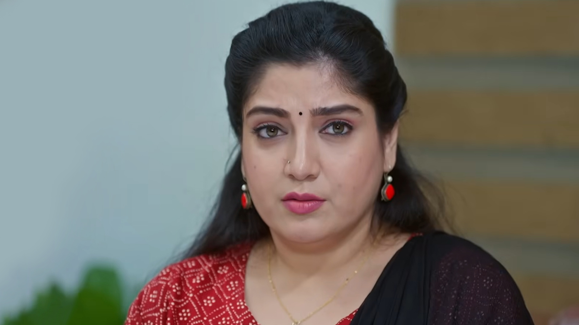 Kaathuvaakula Rendu Kaadhal Online