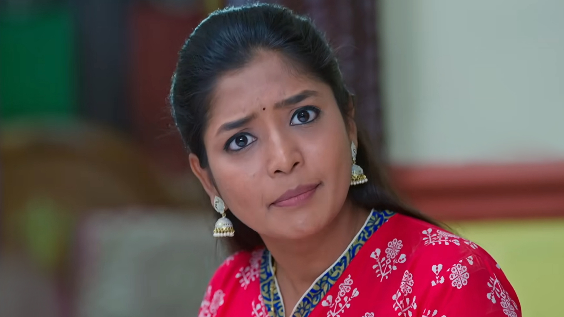 Kaathuvaakula Rendu Kaadhal Online