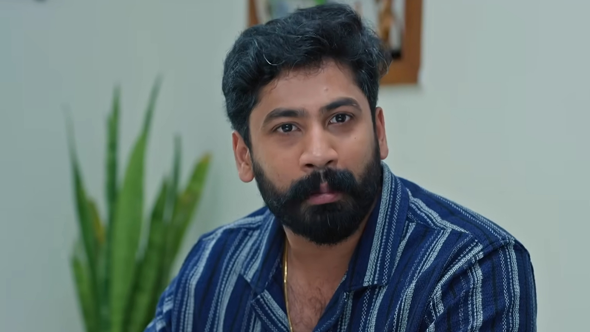 Kaathuvaakula Rendu Kaadhal Online