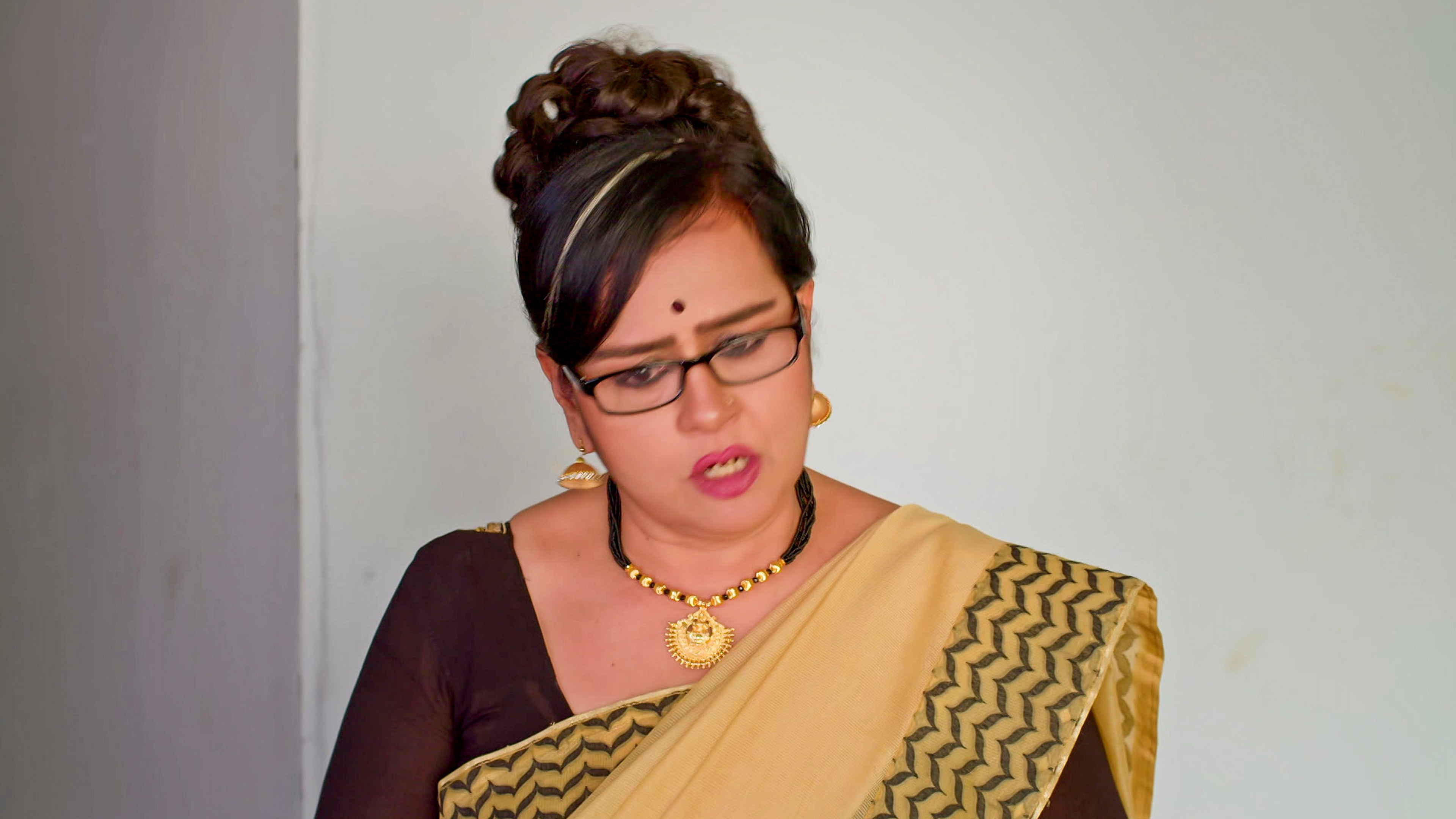 Snehada Kadalalli Online