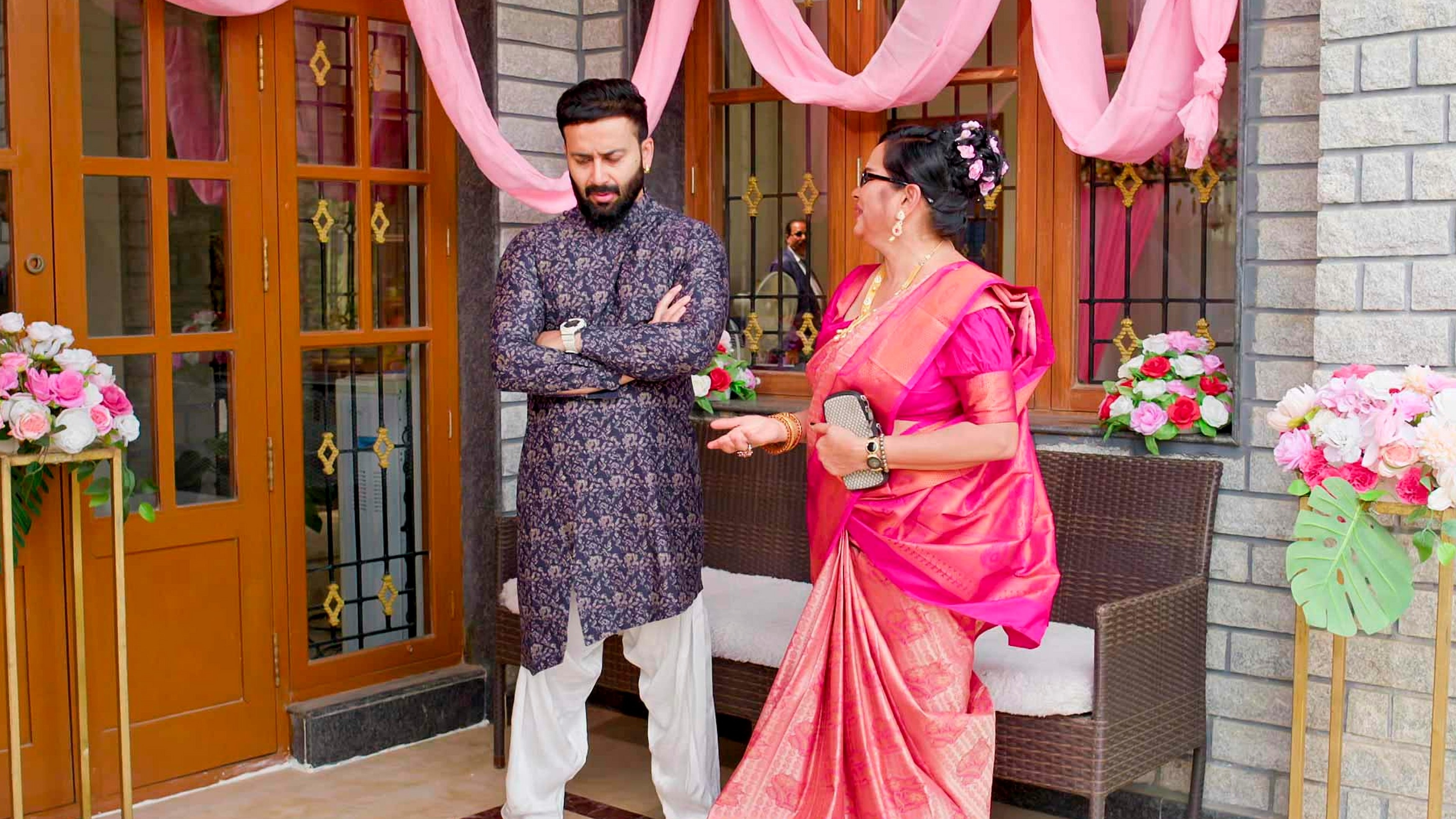 Snehada Kadalalli Online