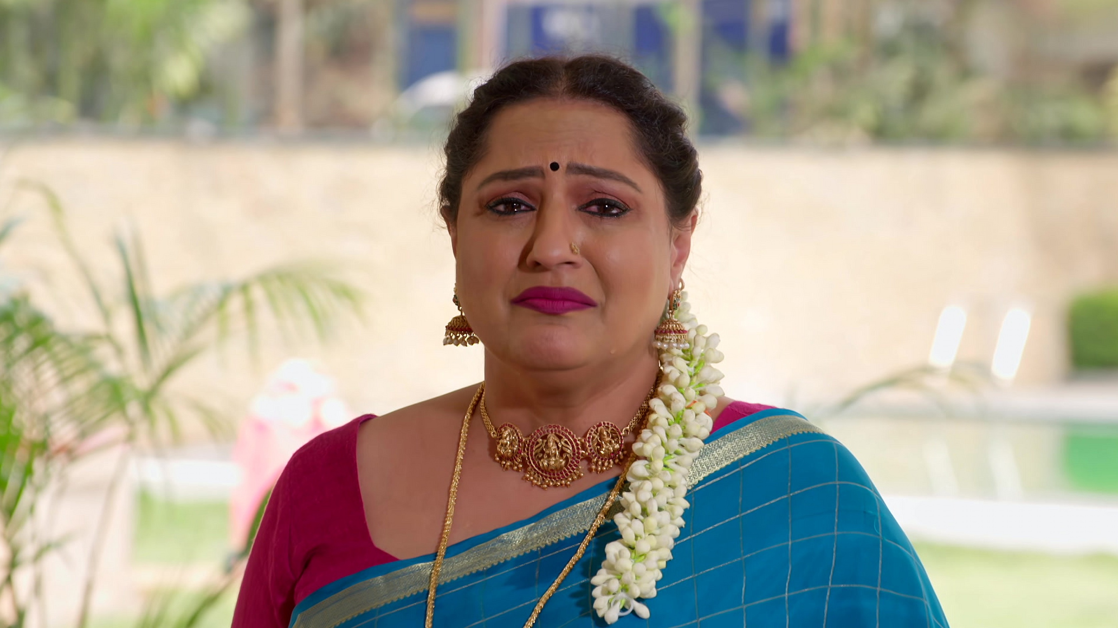 Snehada Kadalalli Online